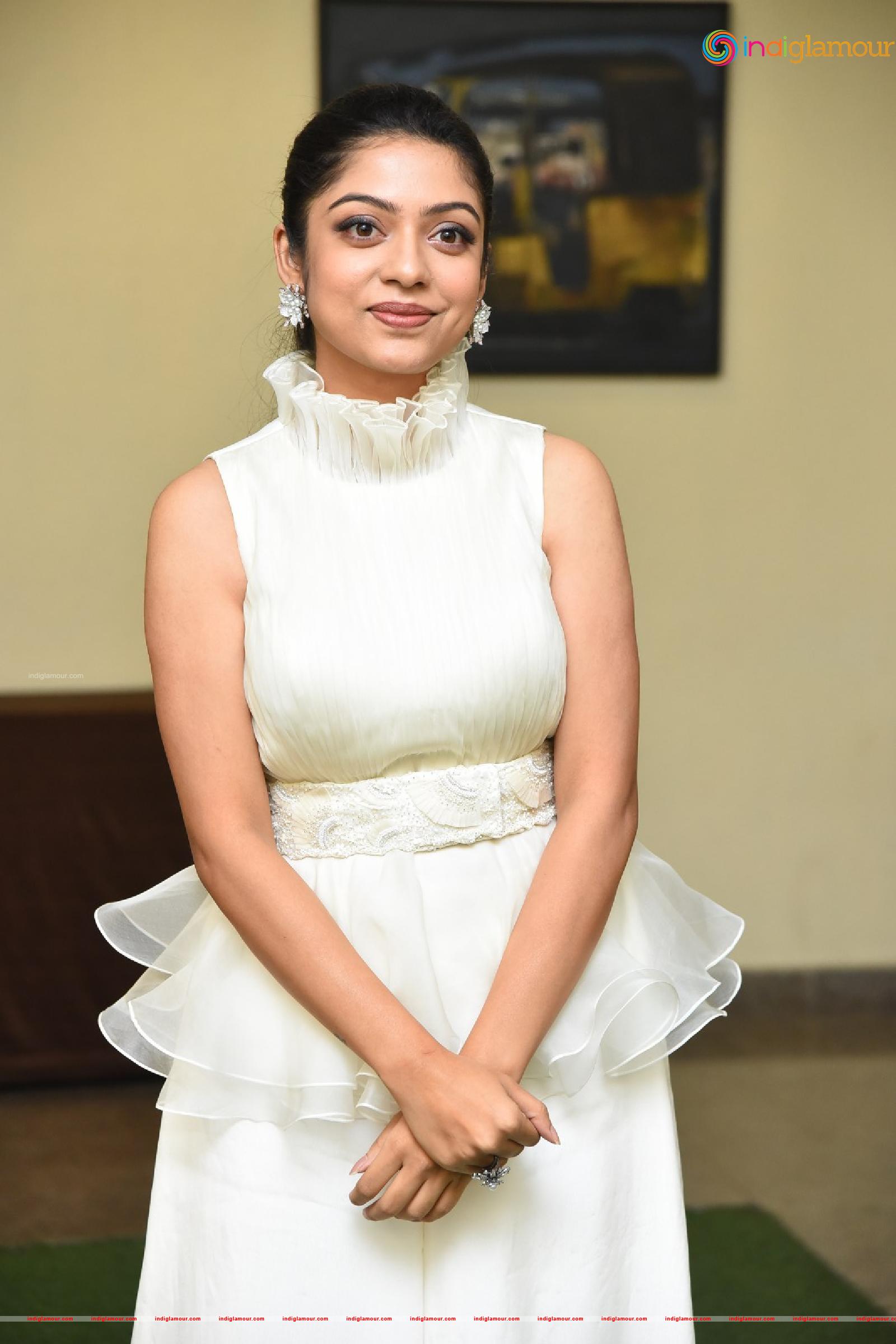 Varsha Bollamma Actress hd photo