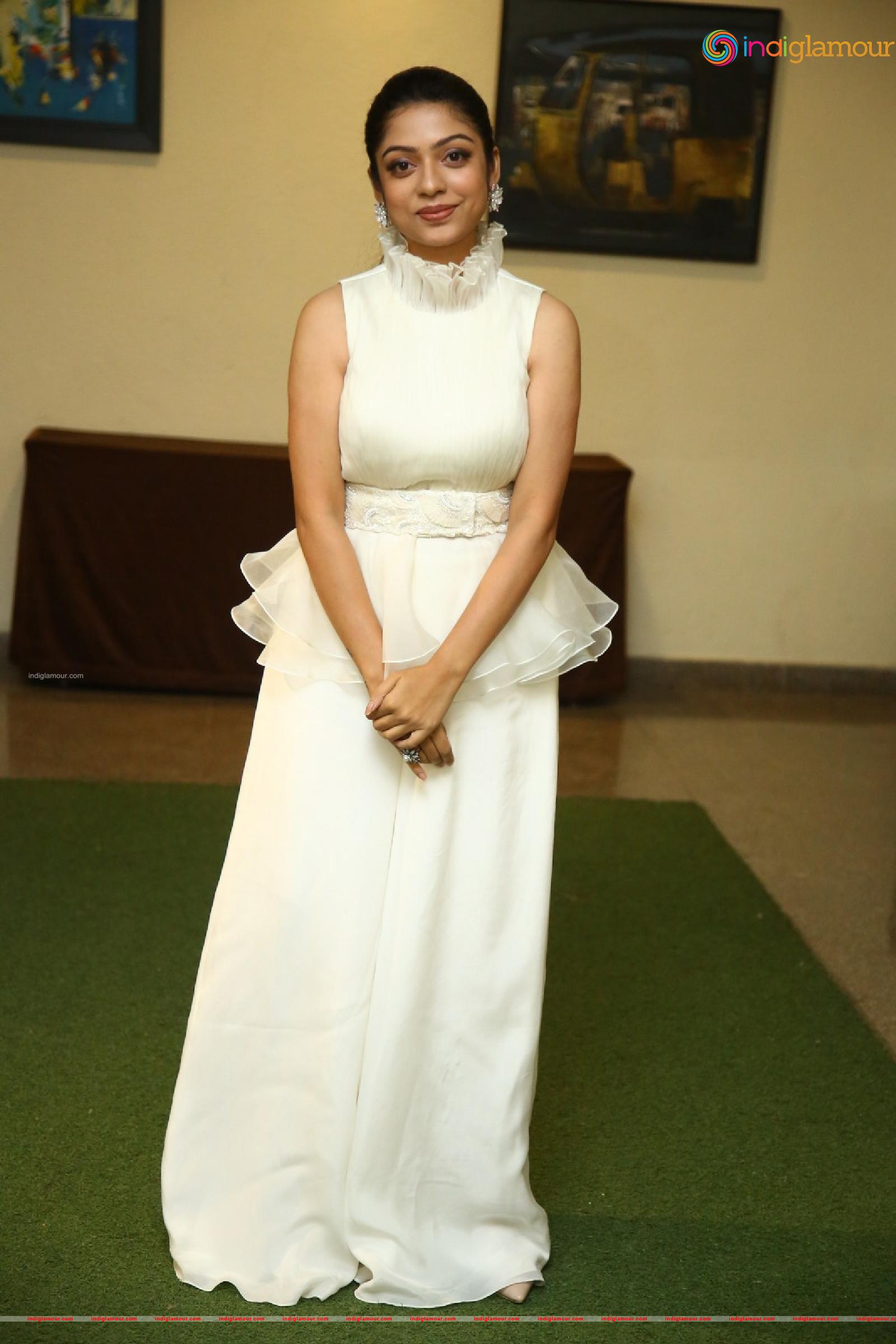 Varsha Bollamma Actress hd photo