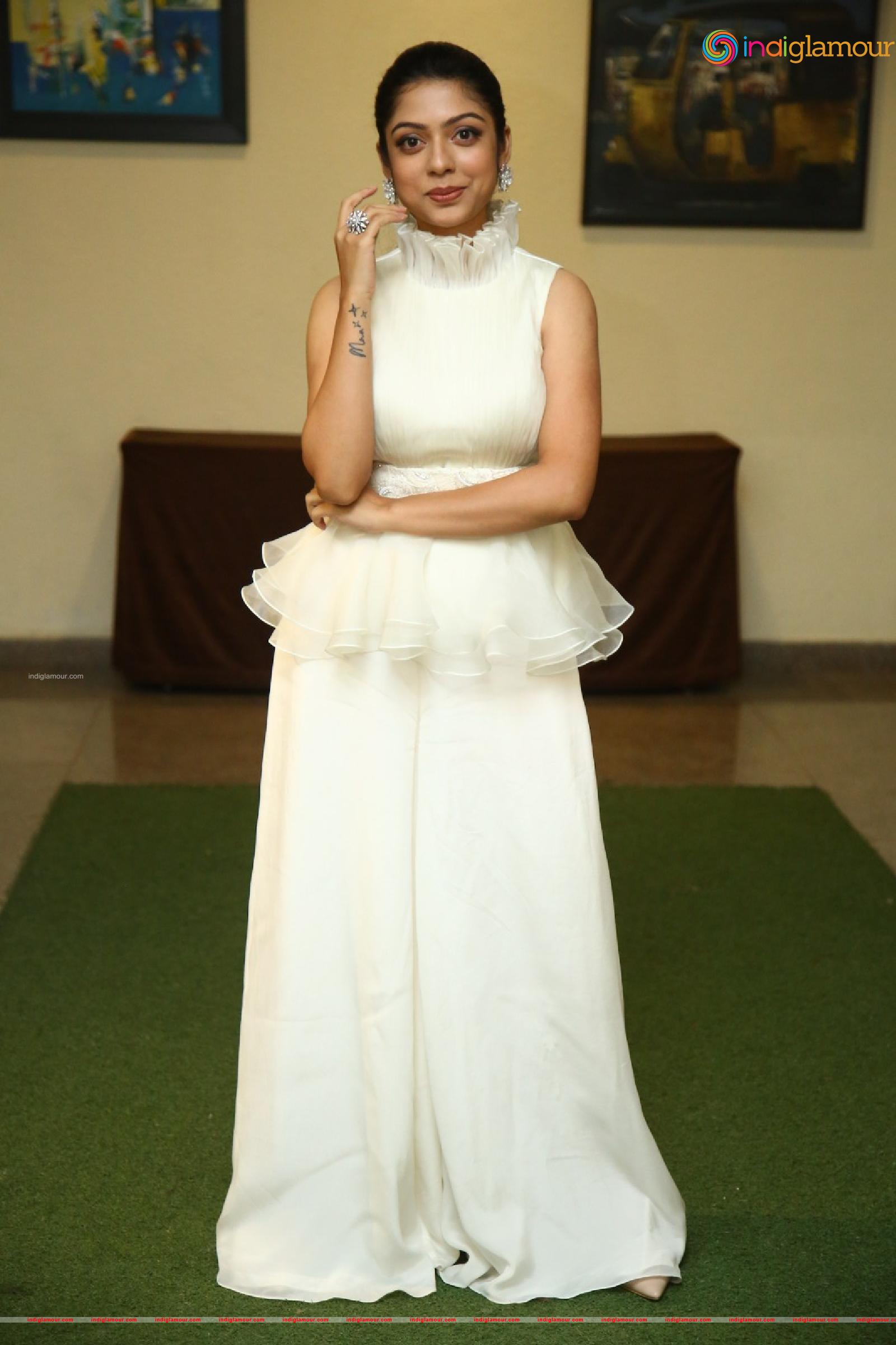 Varsha Bollamma Actress hd photo