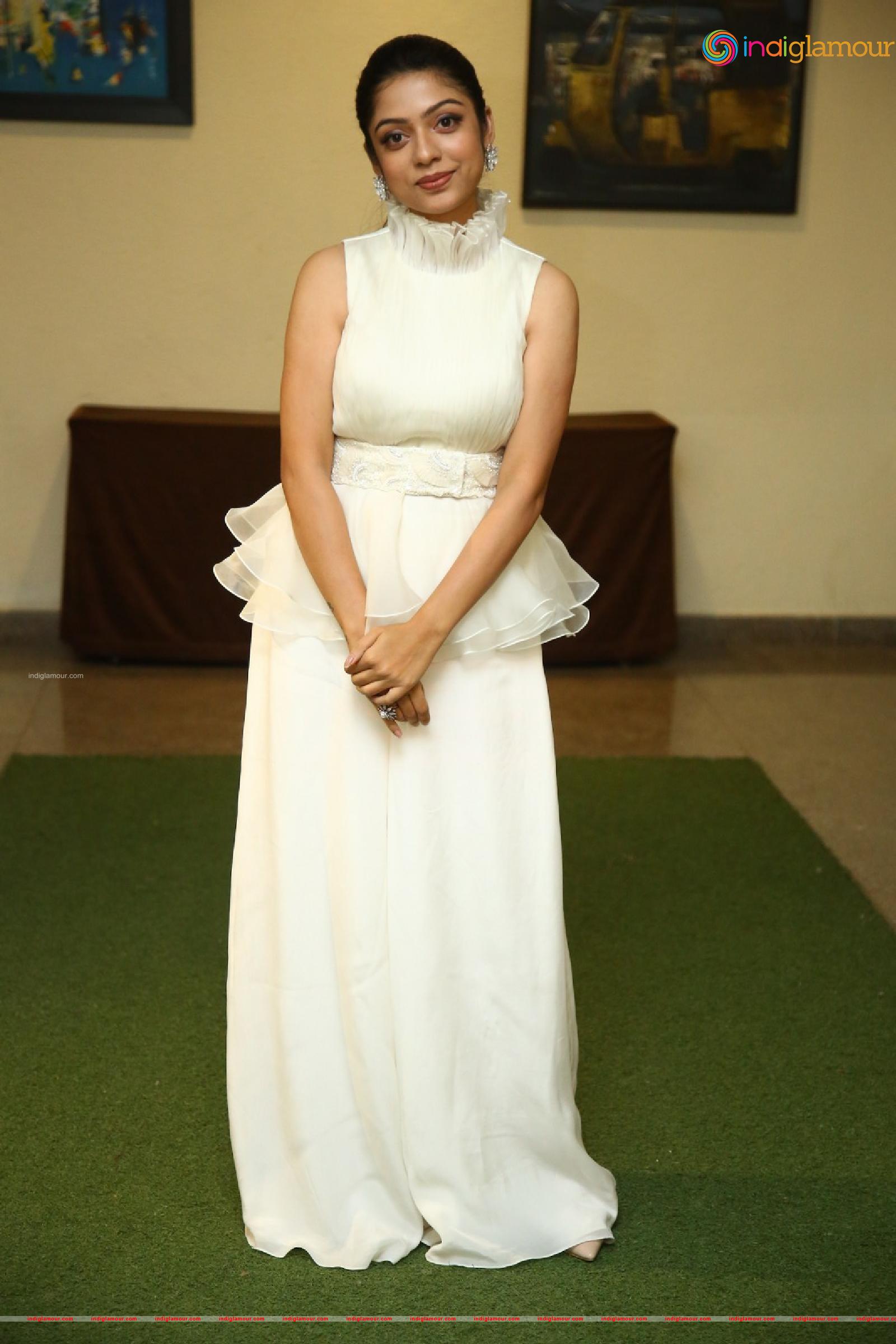 Varsha Bollamma Actress hd photo