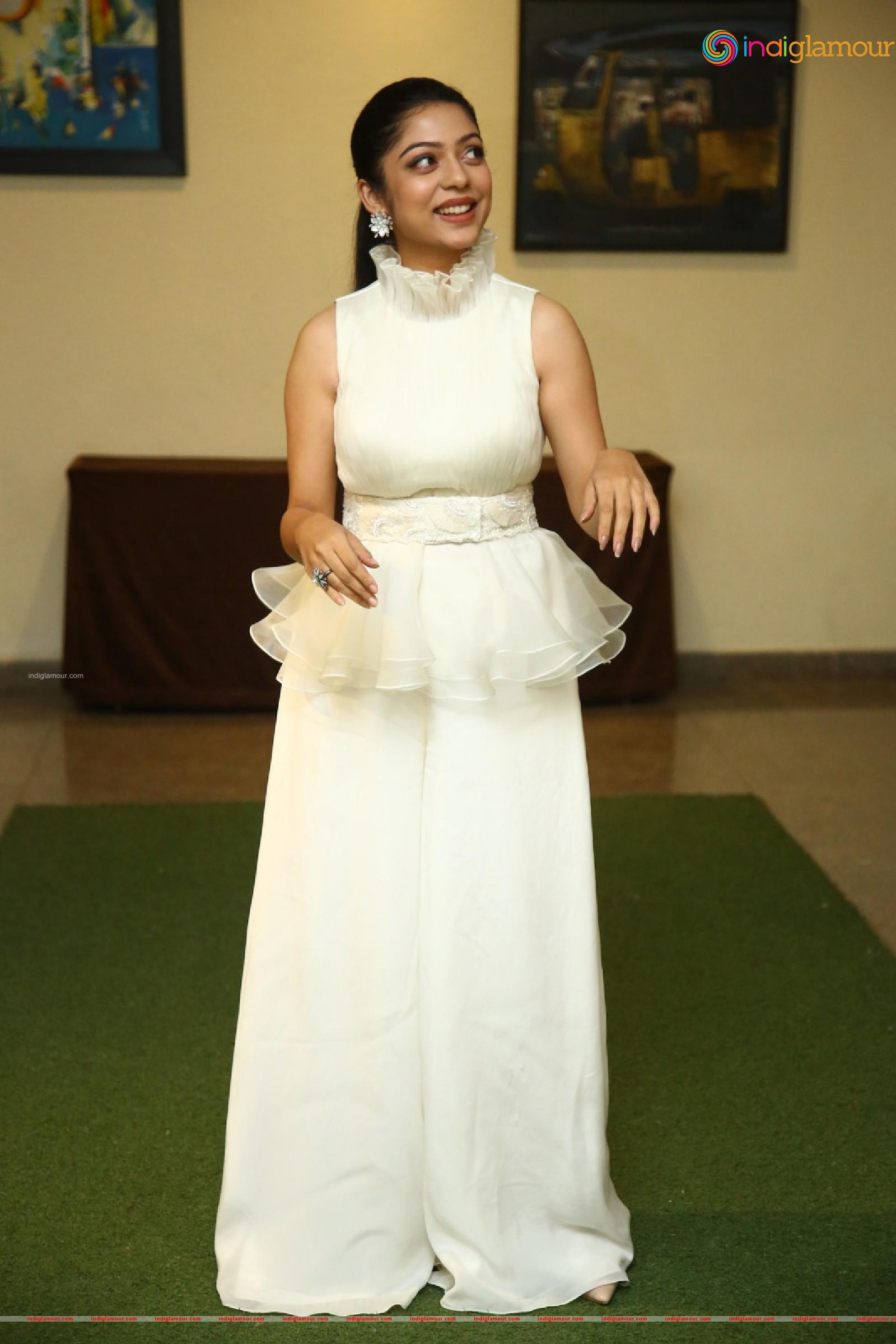 Varsha Bollamma Actress hd photo