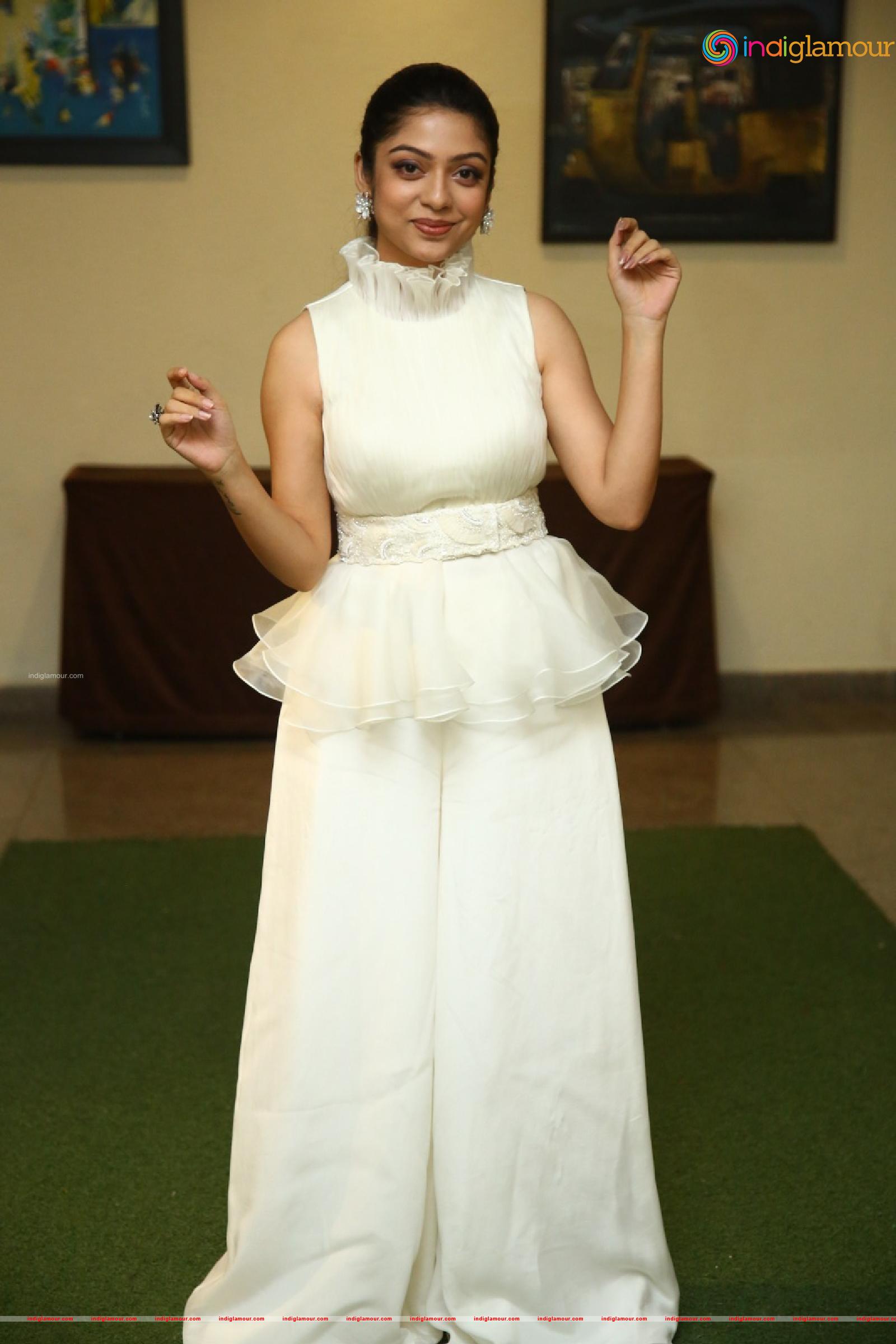 Varsha Bollamma Actress hd photo