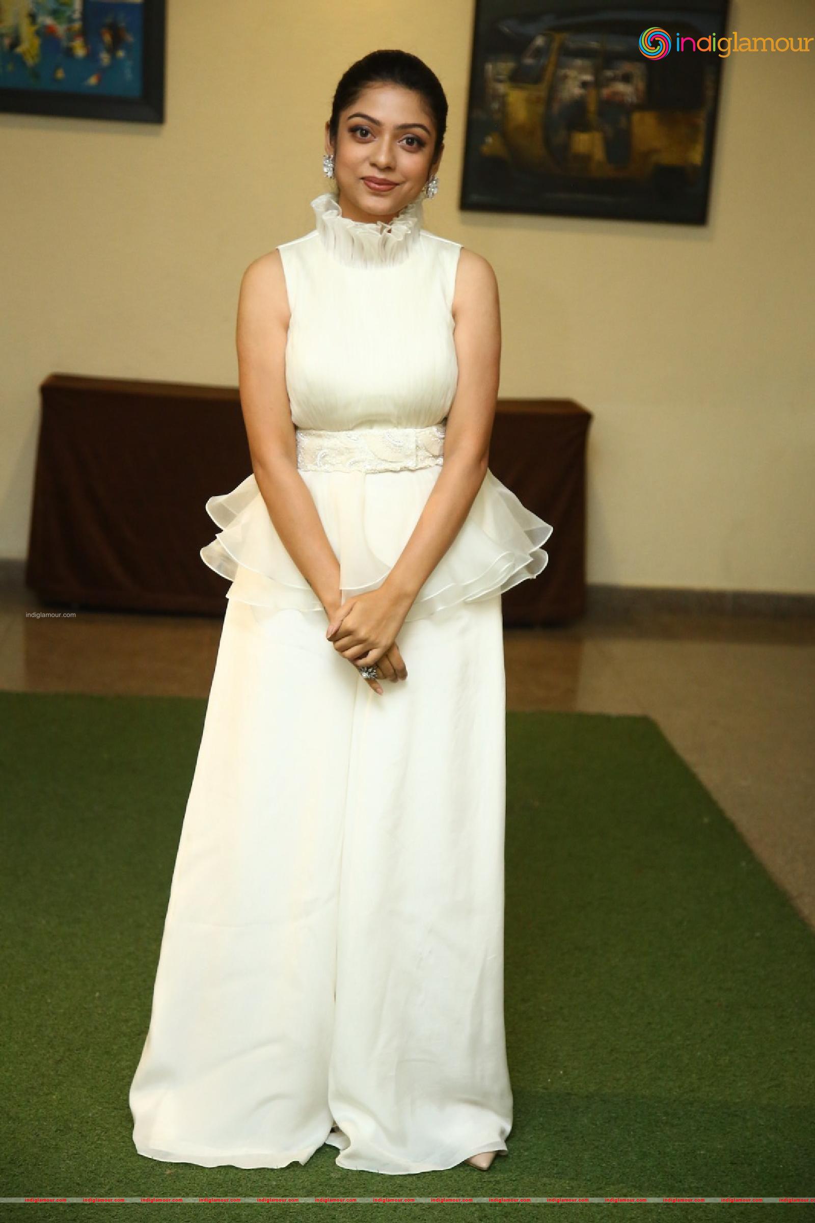 Varsha Bollamma Actress hd photo