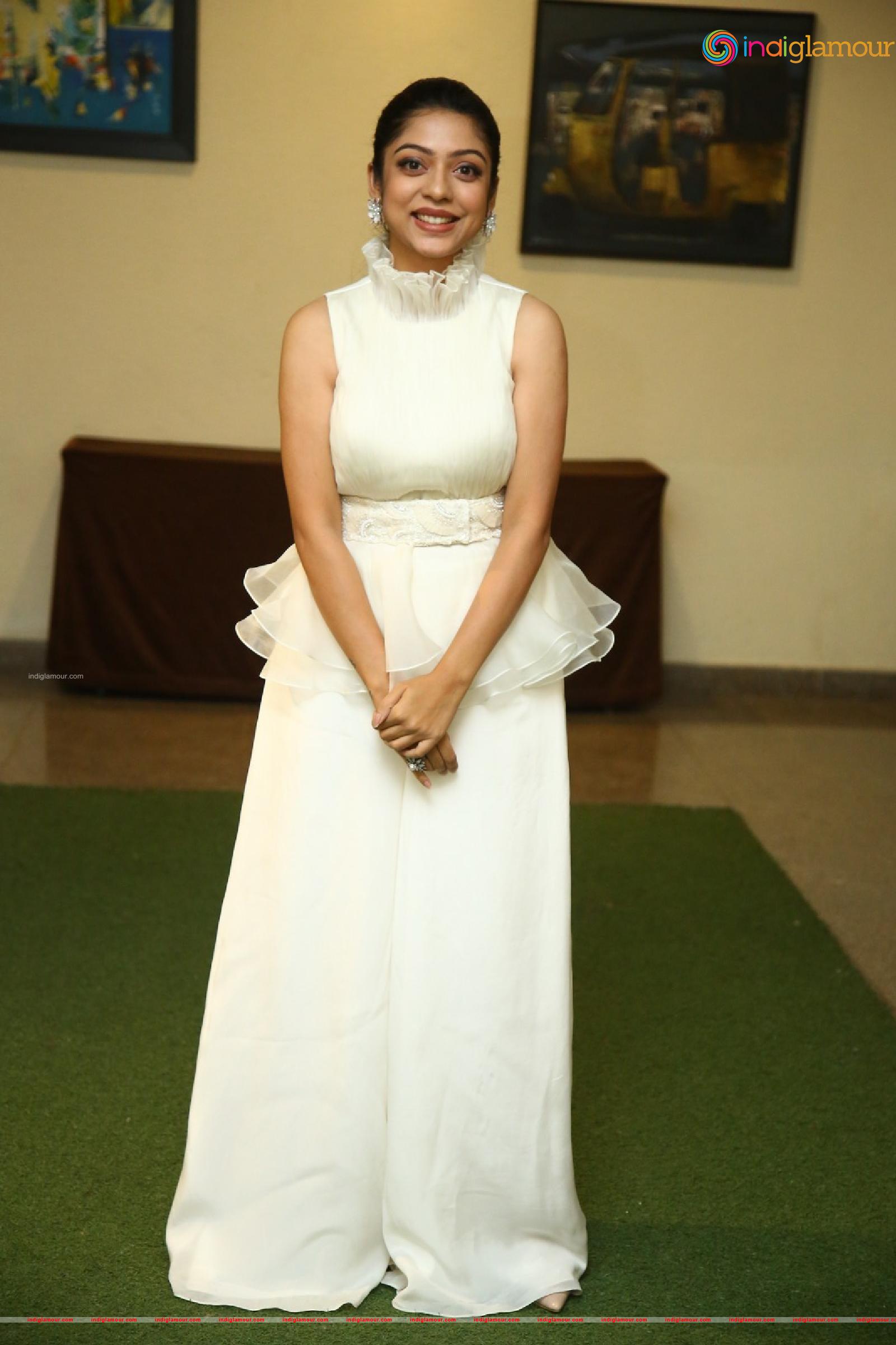 Varsha Bollamma Actress hd photo
