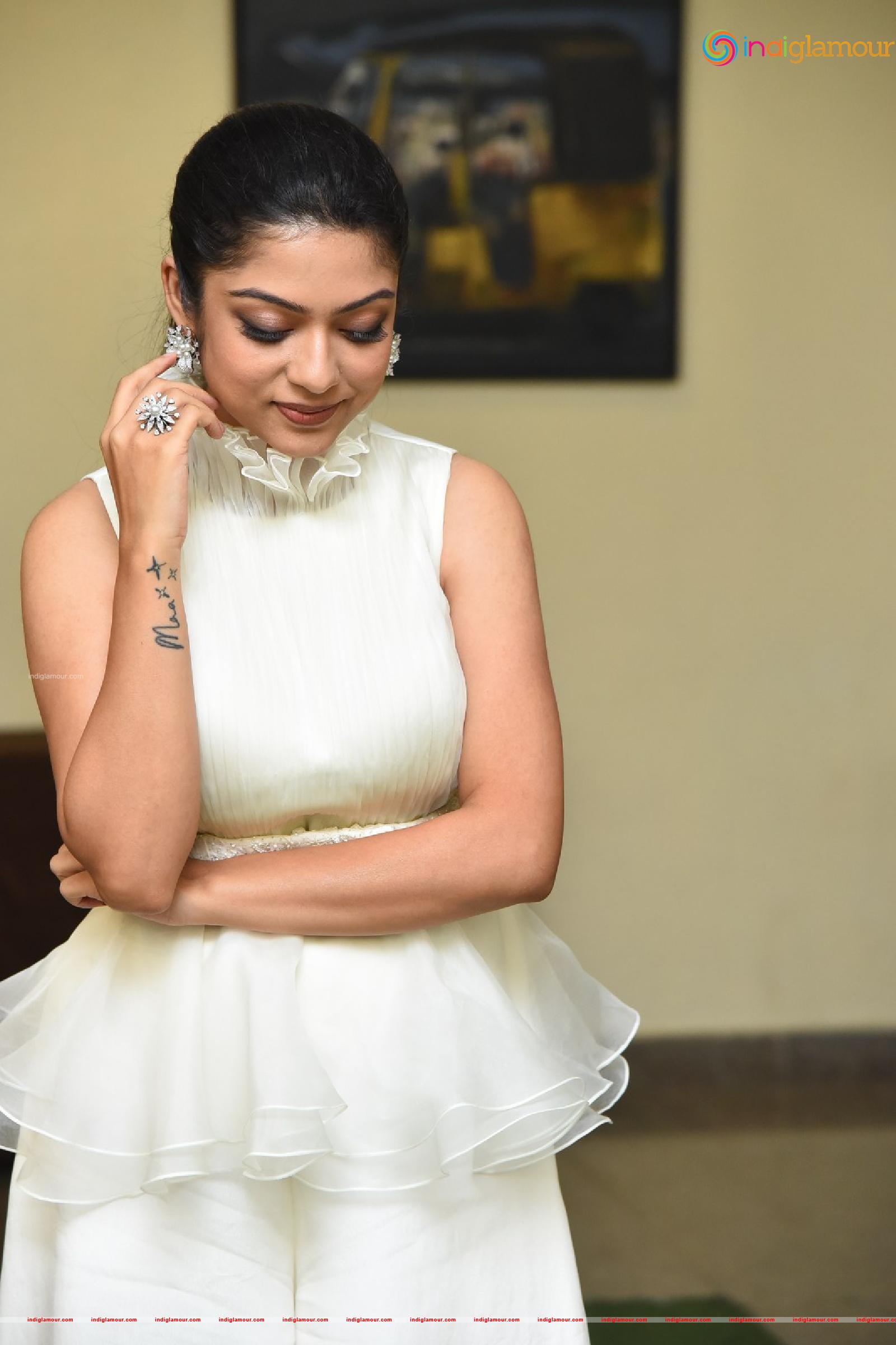 Varsha Bollamma Actress hd photo
