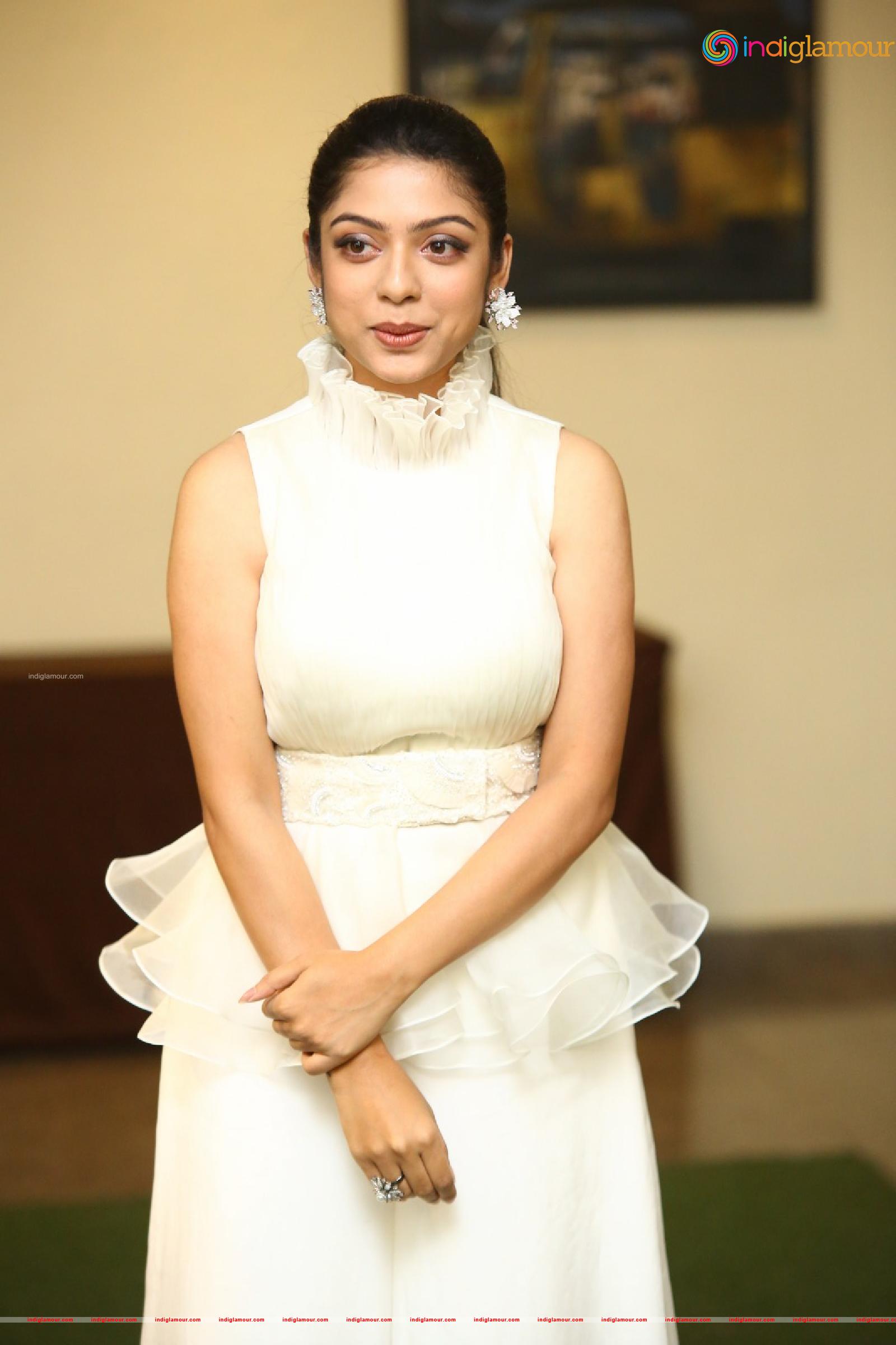 Varsha Bollamma Actress hd photo