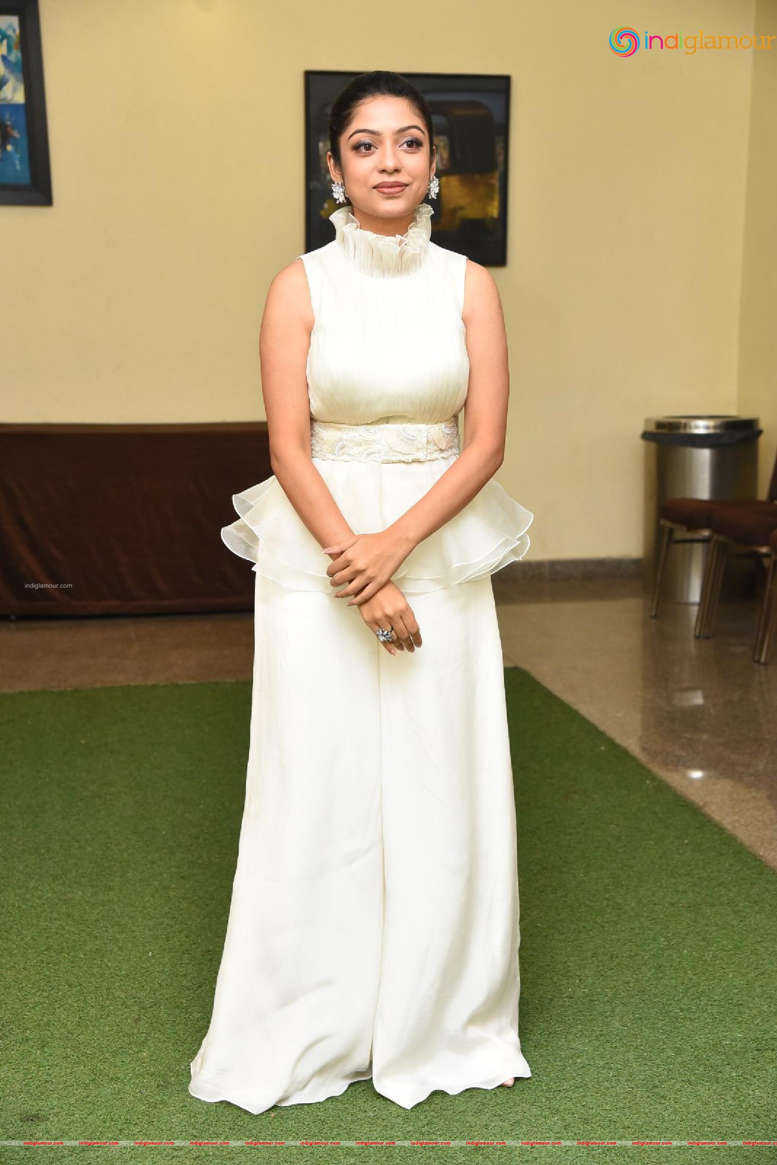 Varsha Bollamma Actress hd photo