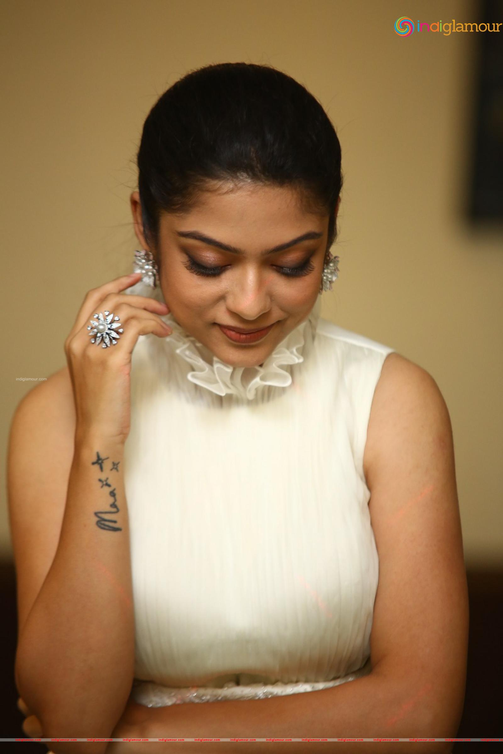 Varsha Bollamma Actress hd photo