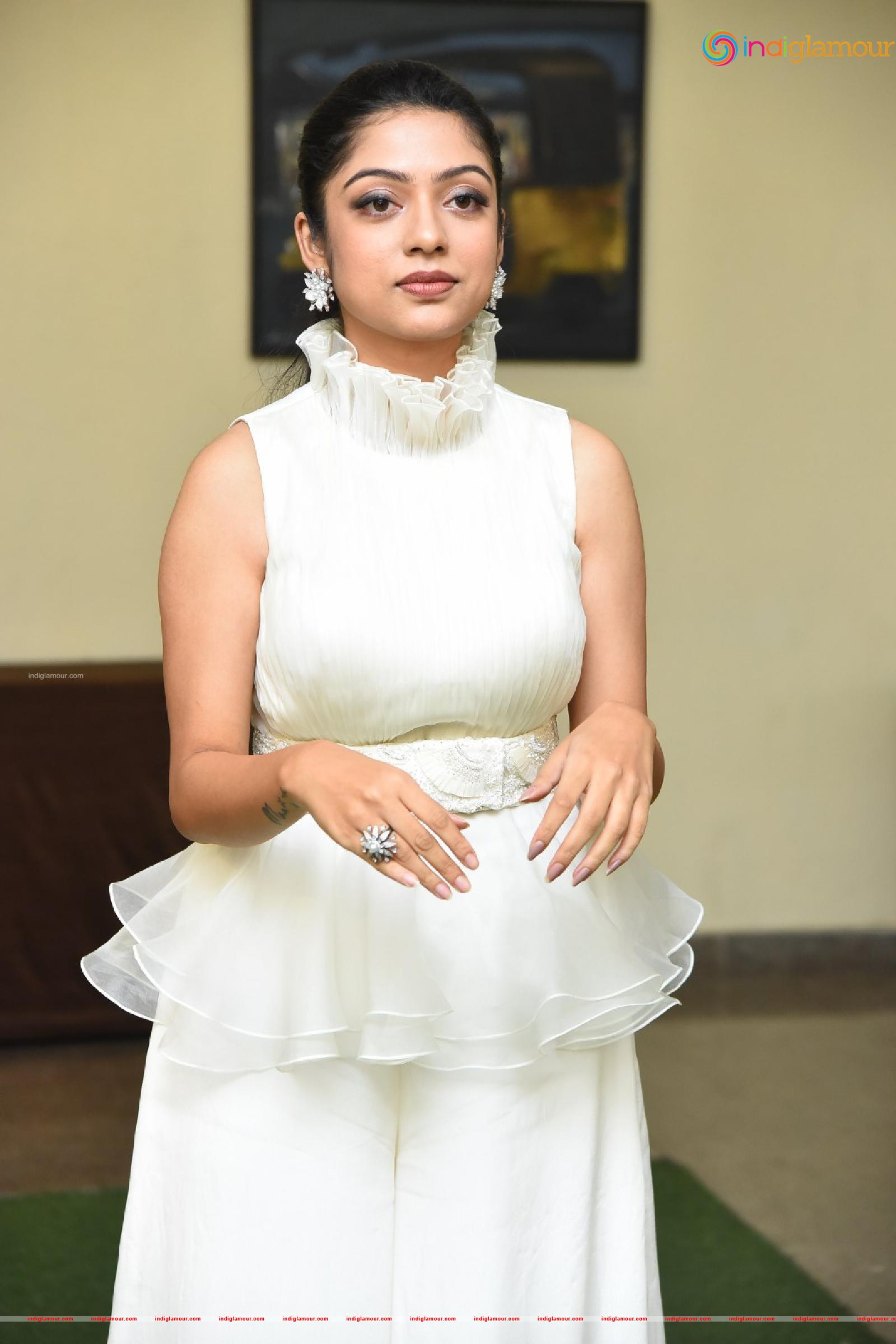 Varsha Bollamma Actress hd photo