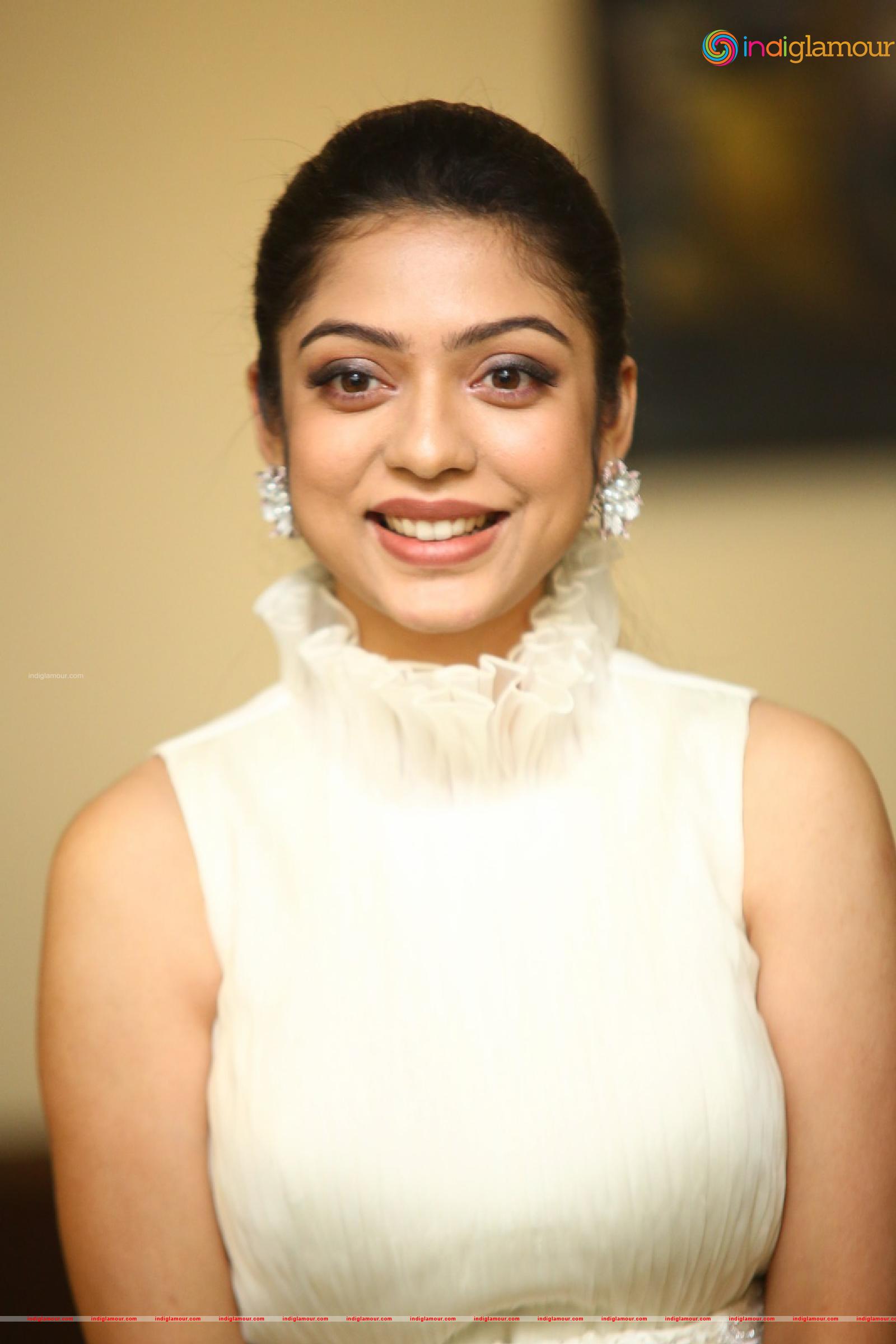 Varsha Bollamma Actress hd photo