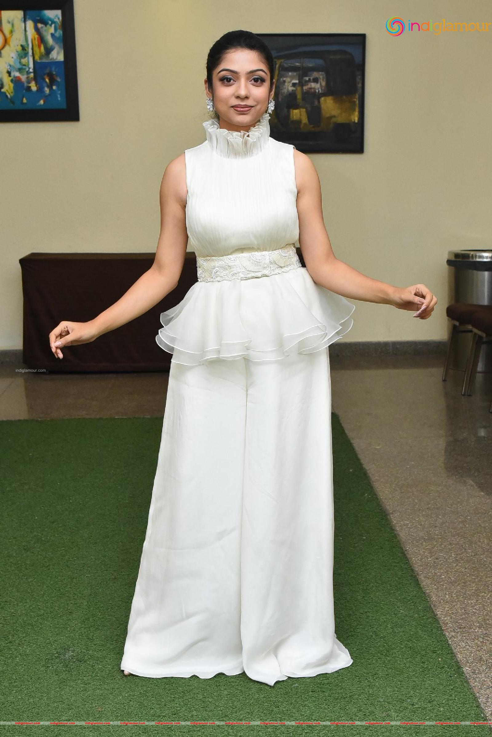Varsha Bollamma Actress hd photo