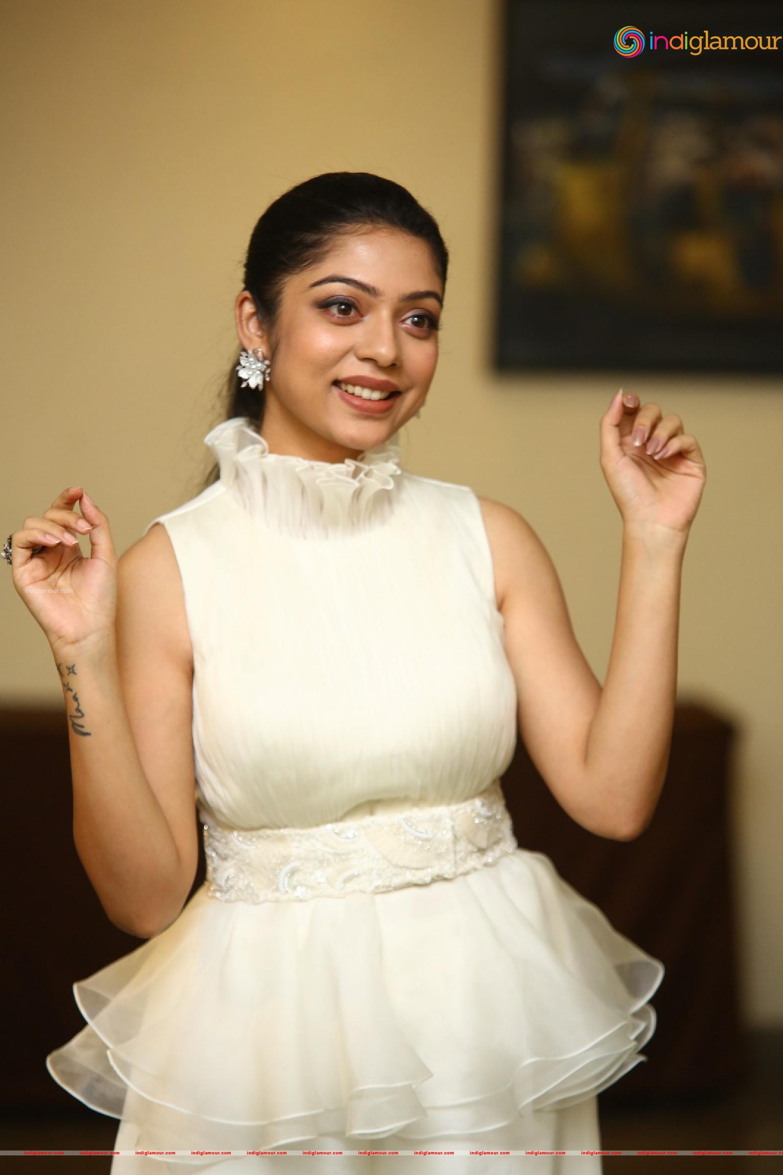 Varsha Bollamma Actress hd photo