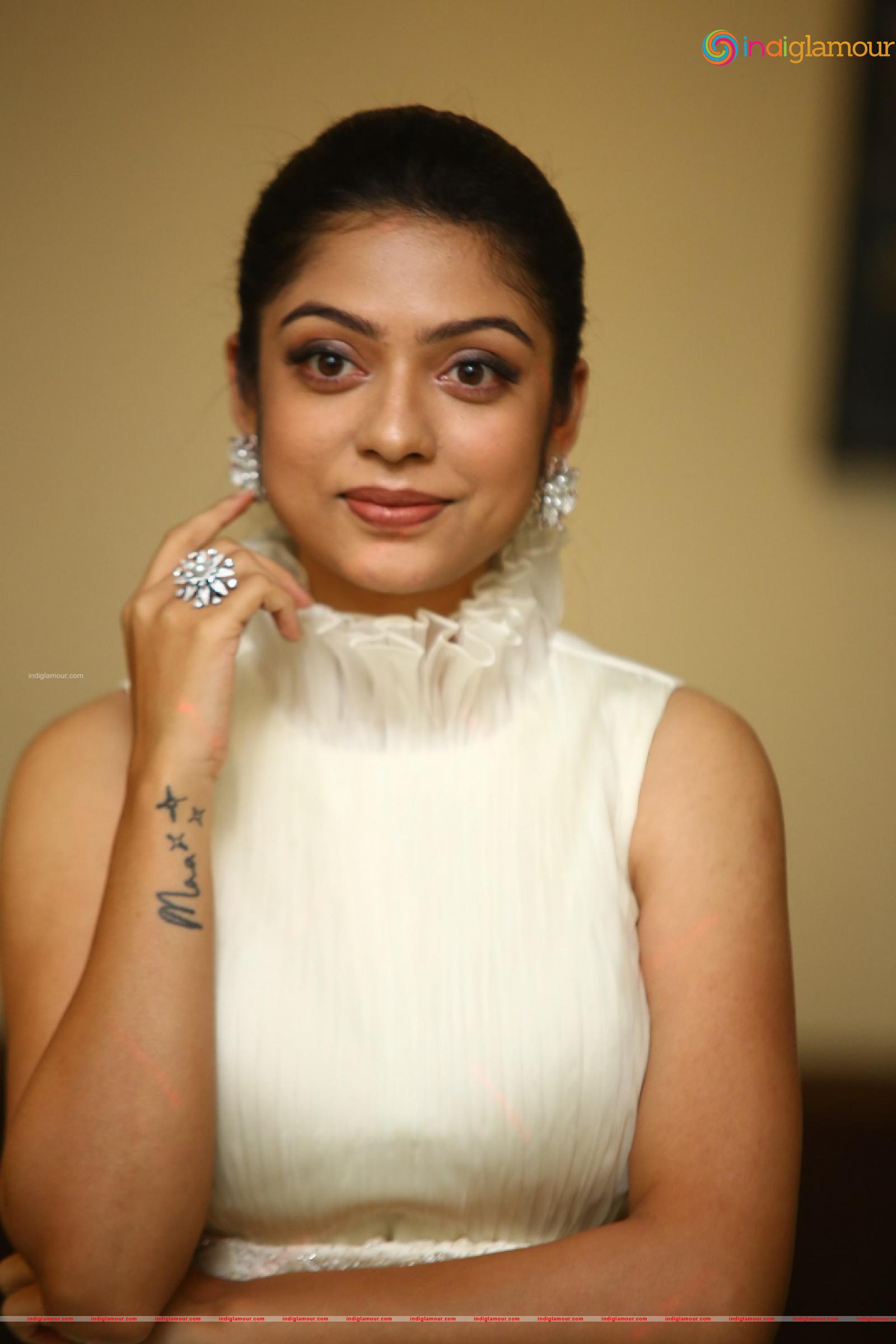 Varsha Bollamma Actress hd photo