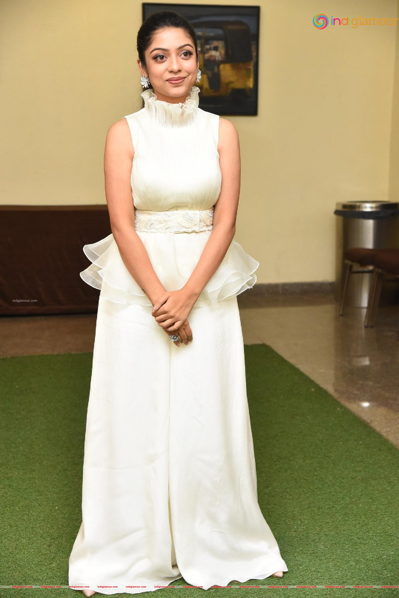 Varsha Bollamma Actress hd photo