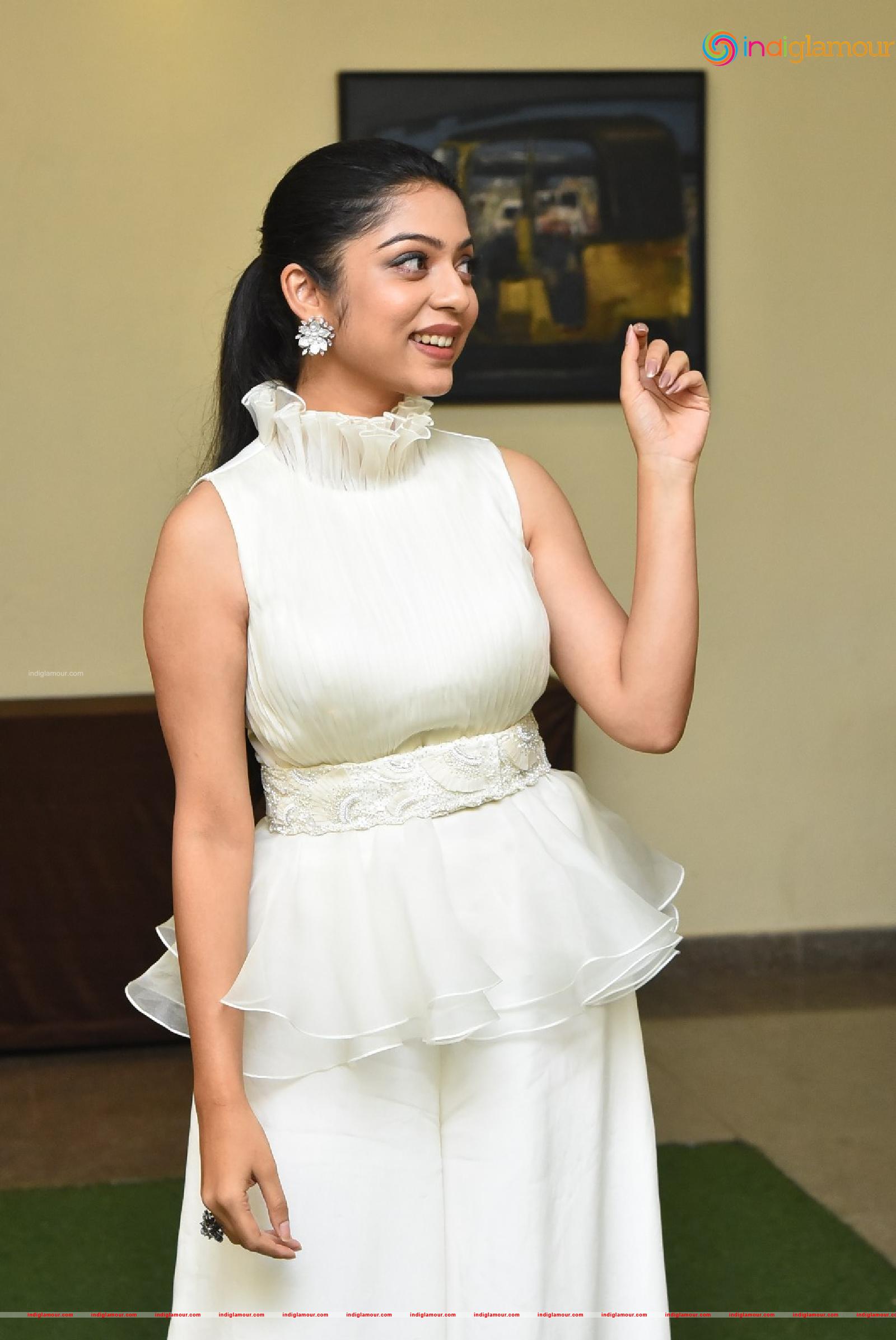 Varsha Bollamma Actress hd photo