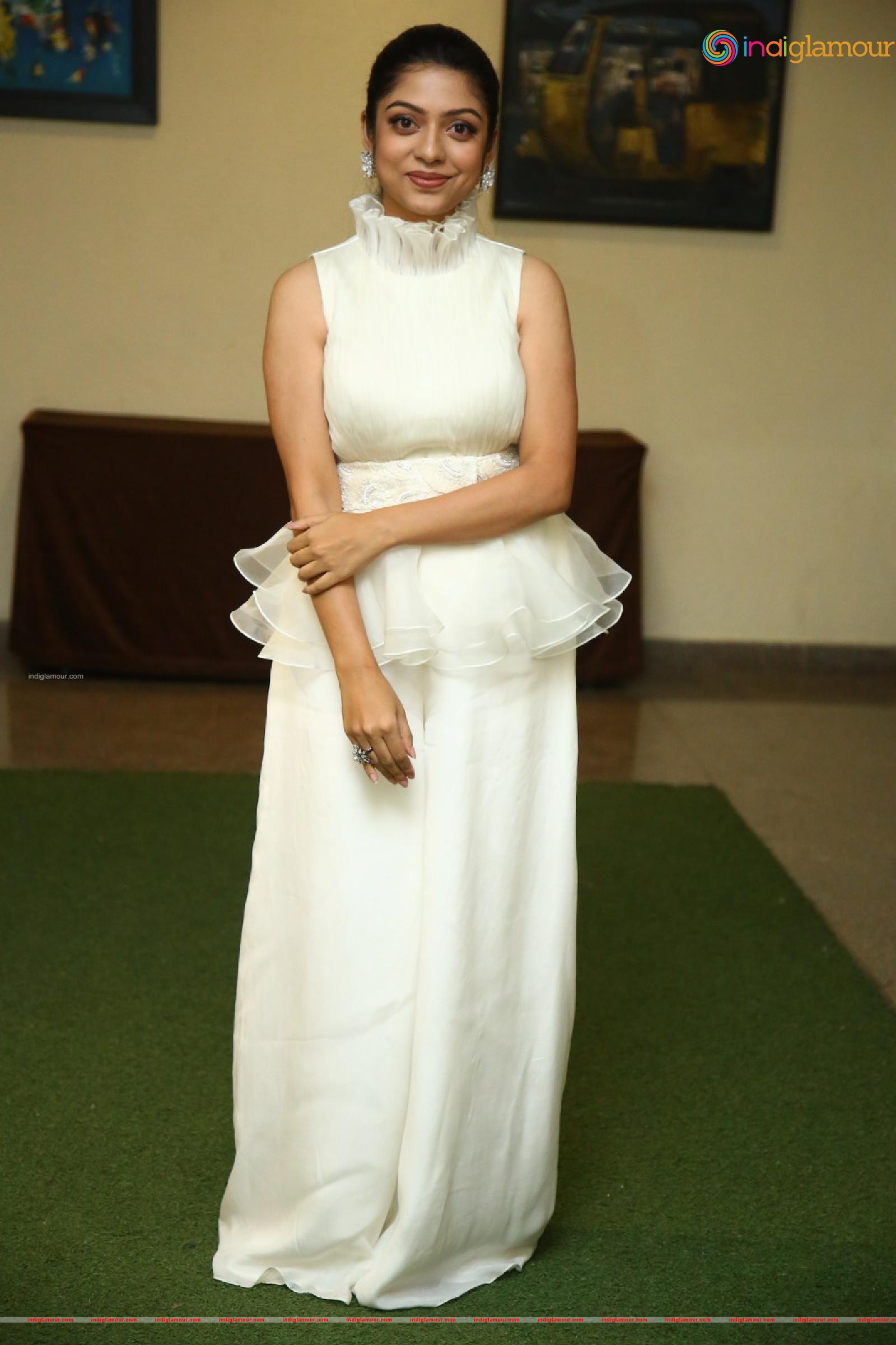Varsha Bollamma Actress hd photo