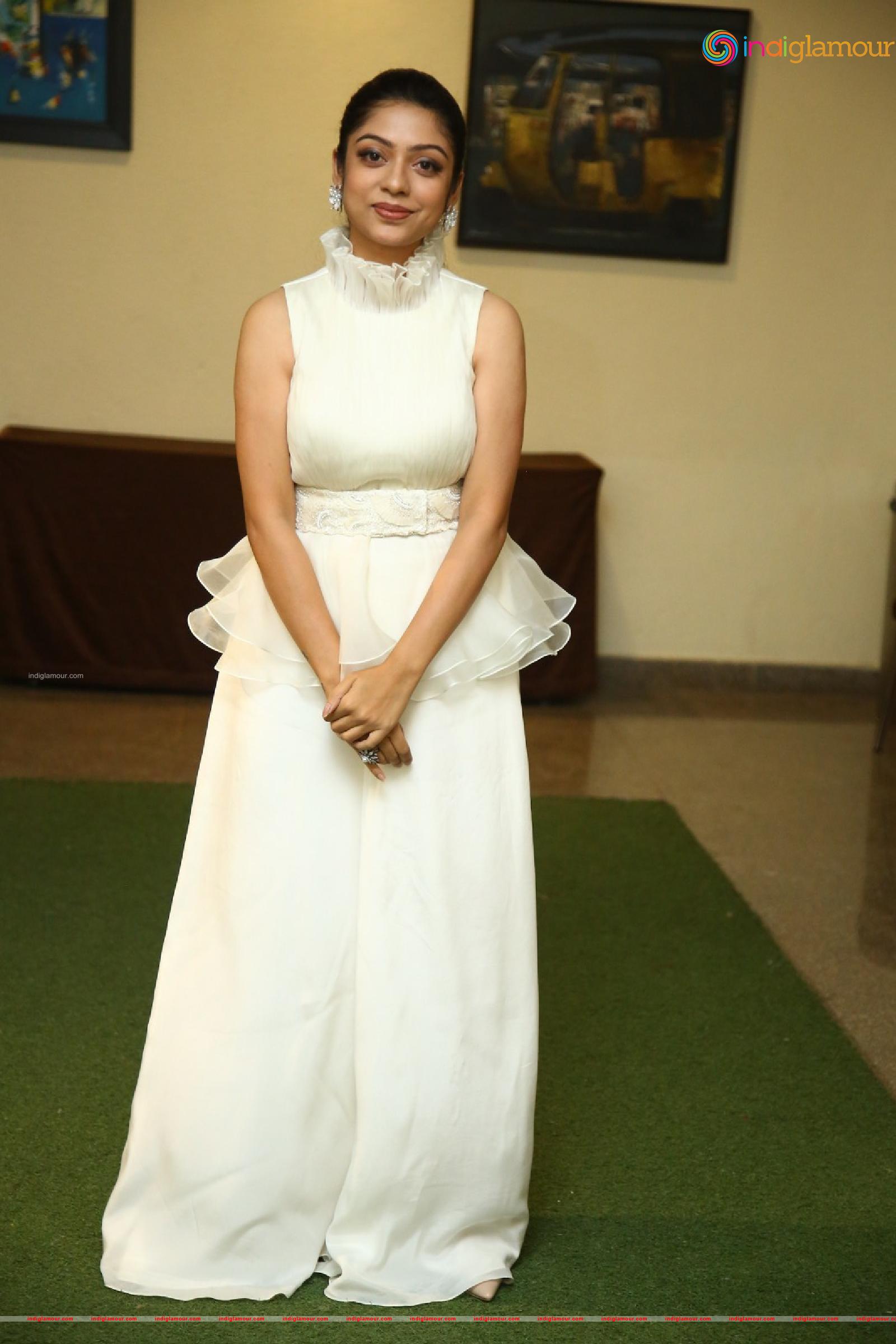 Varsha Bollamma Actress hd photo