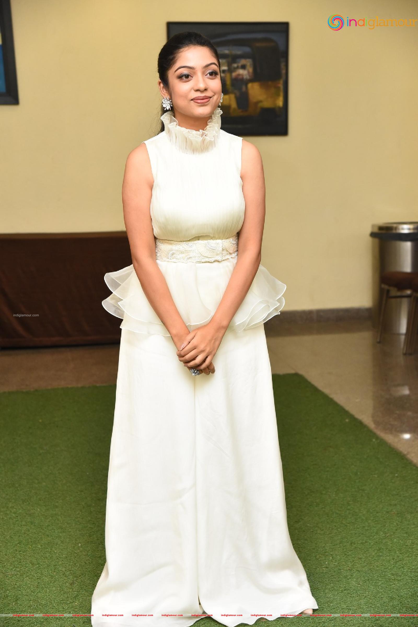 Varsha Bollamma Actress hd photo