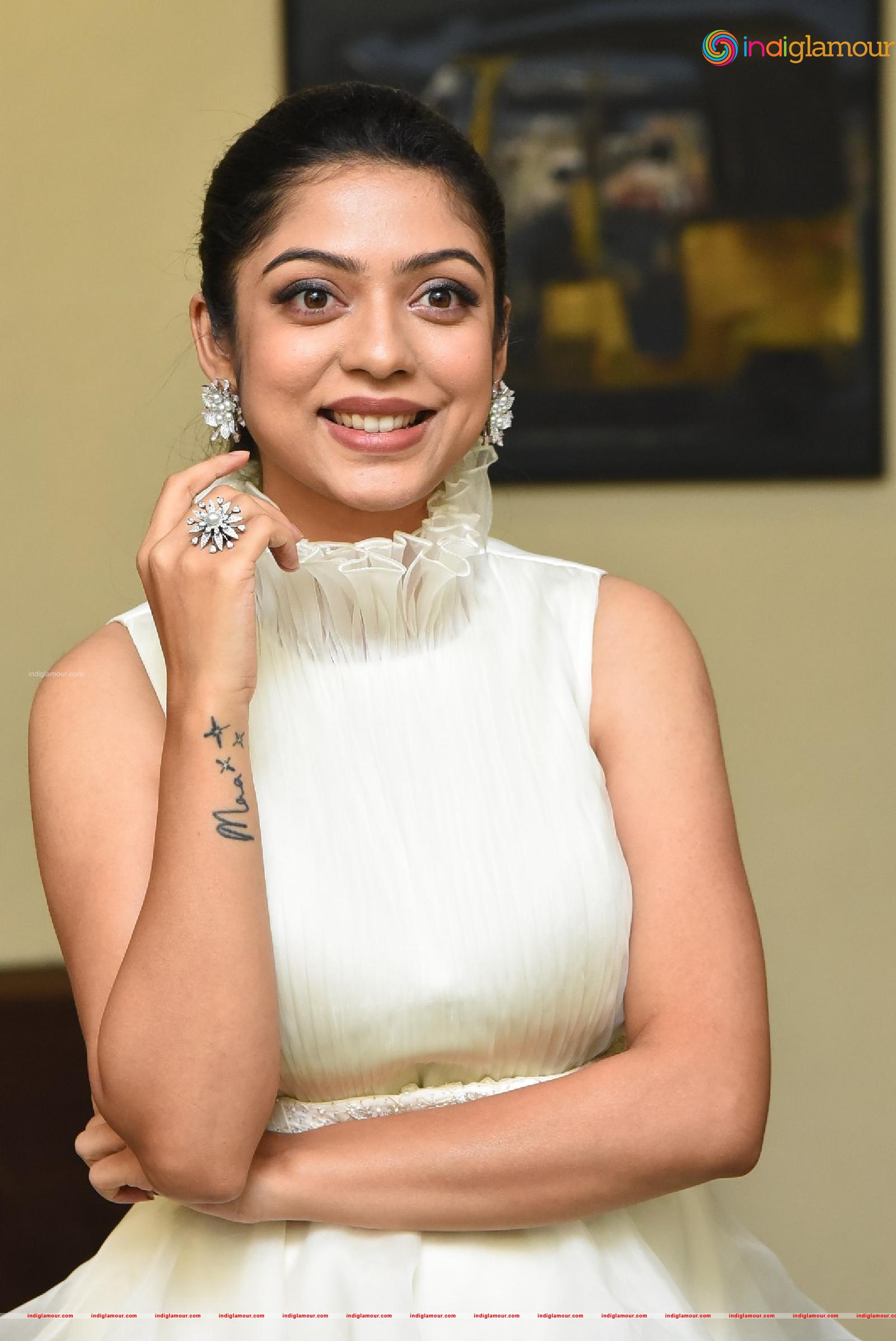 Varsha Bollamma Actress hd photo
