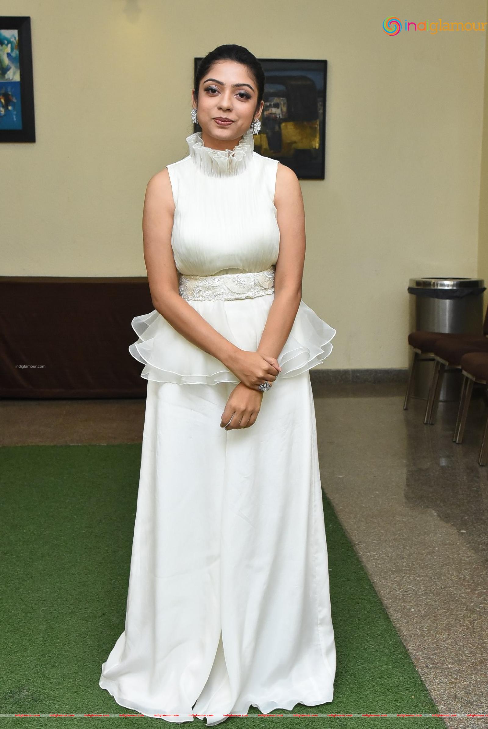 Varsha Bollamma Actress hd photo