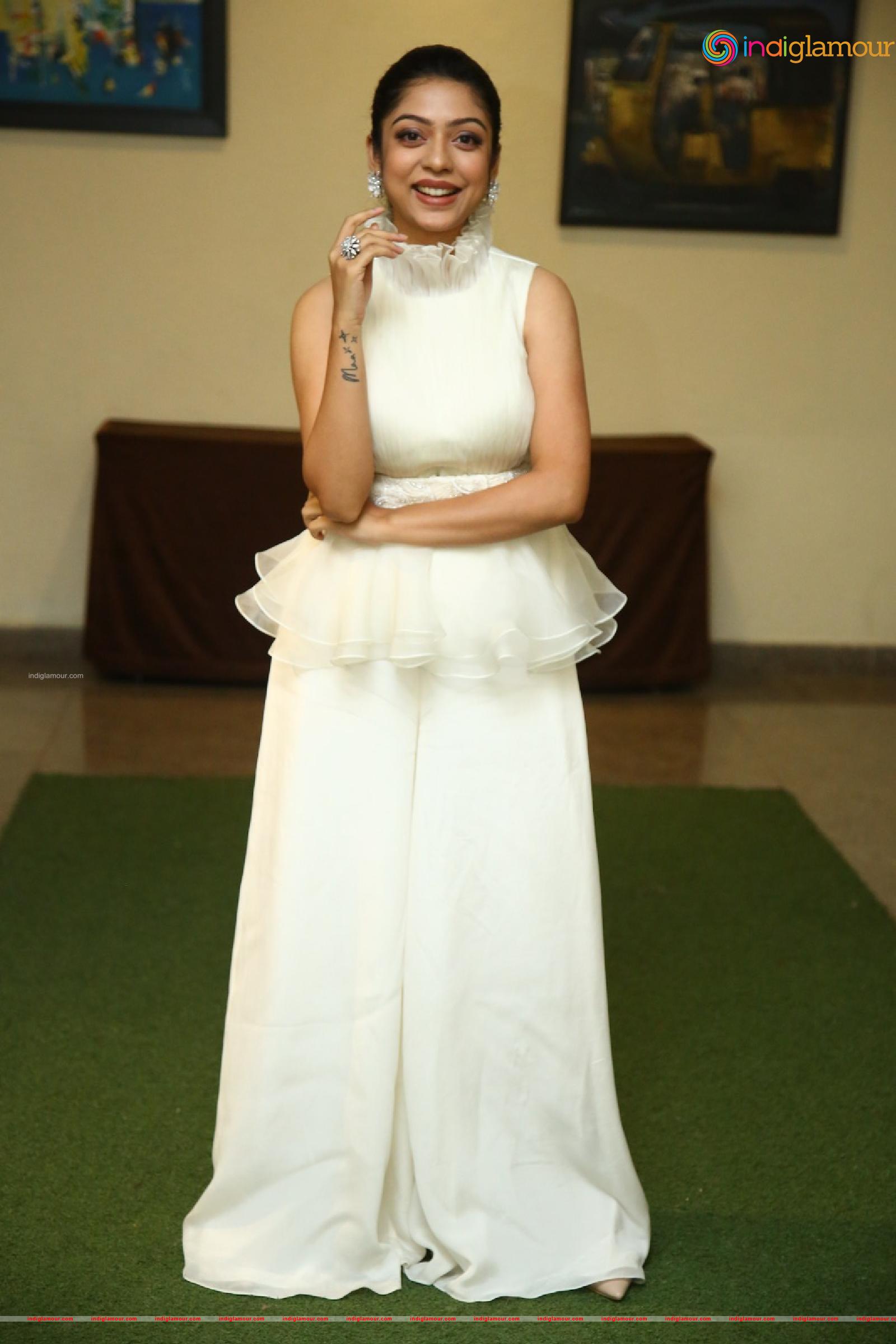 Varsha Bollamma Actress hd photo