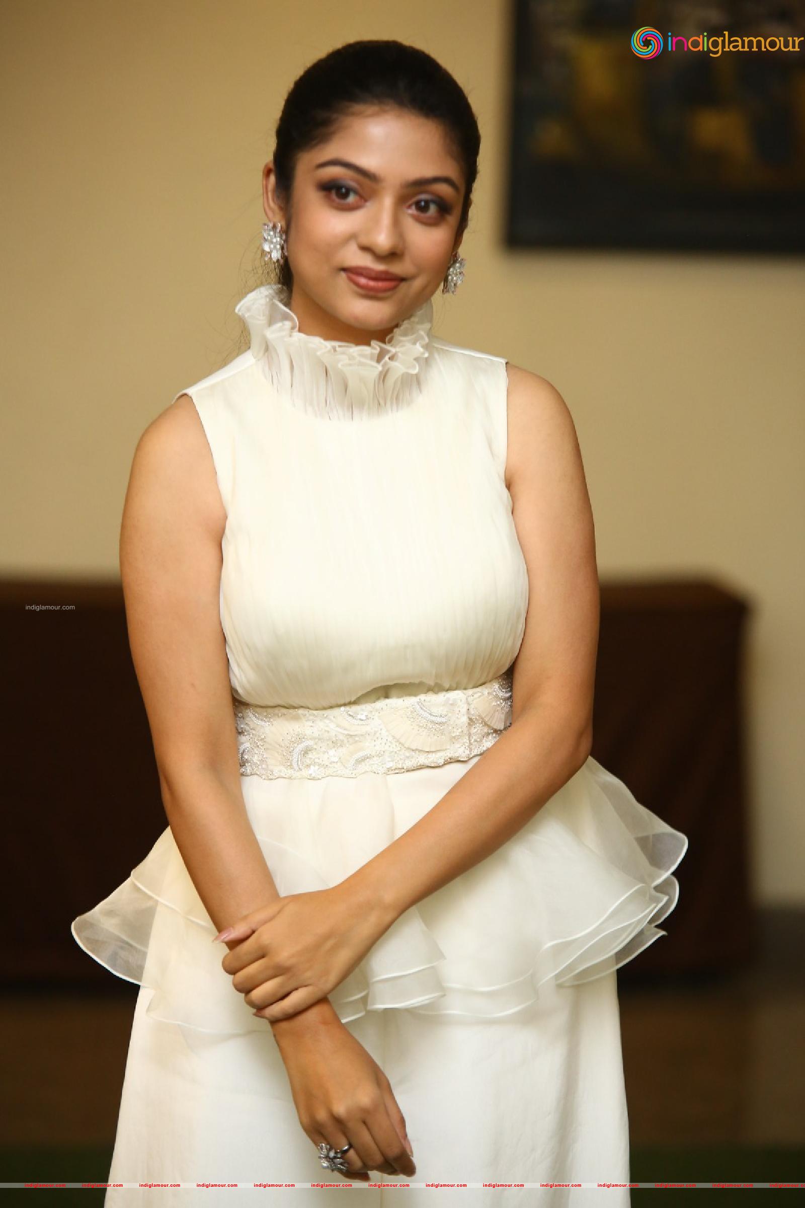 Varsha Bollamma Actress hd photo