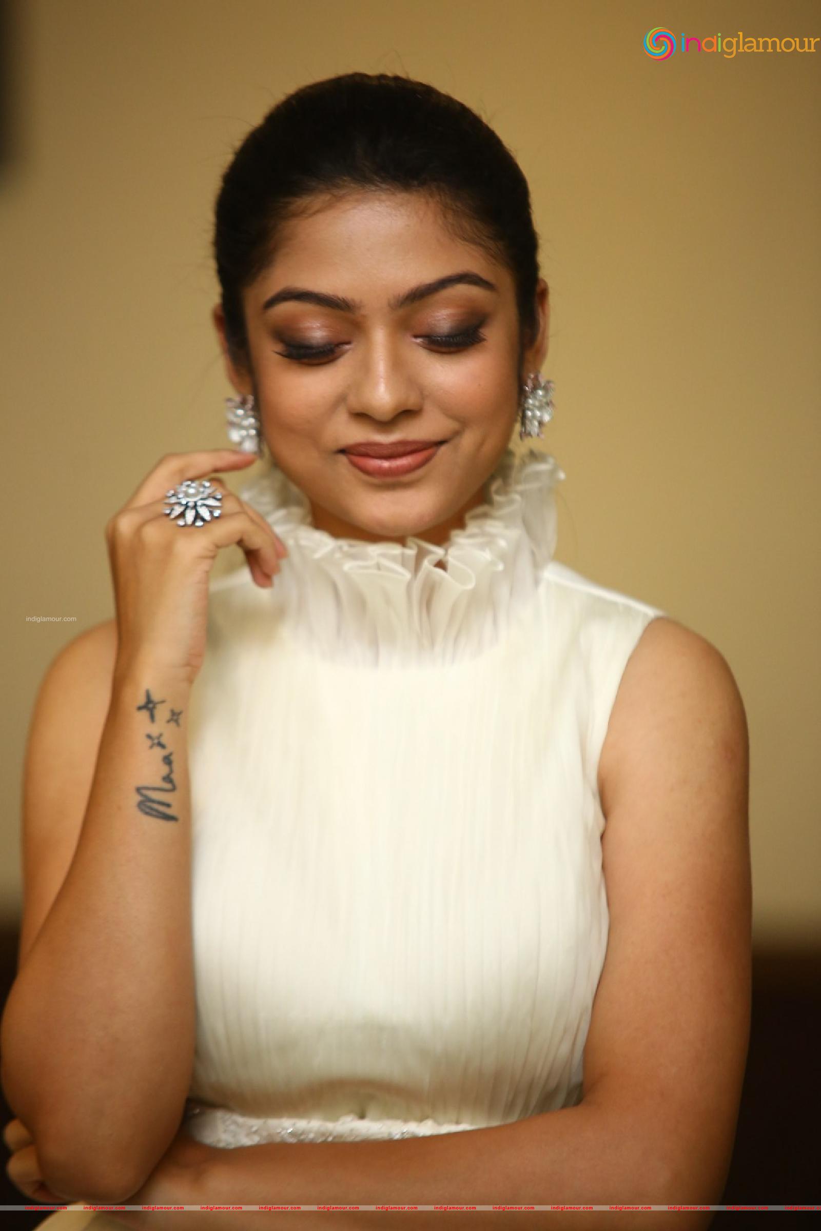 Varsha Bollamma Actress hd photo