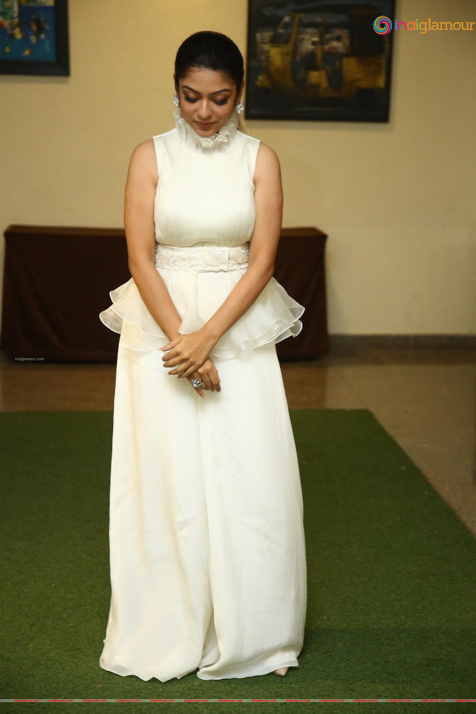 Varsha Bollamma Actress hd photo
