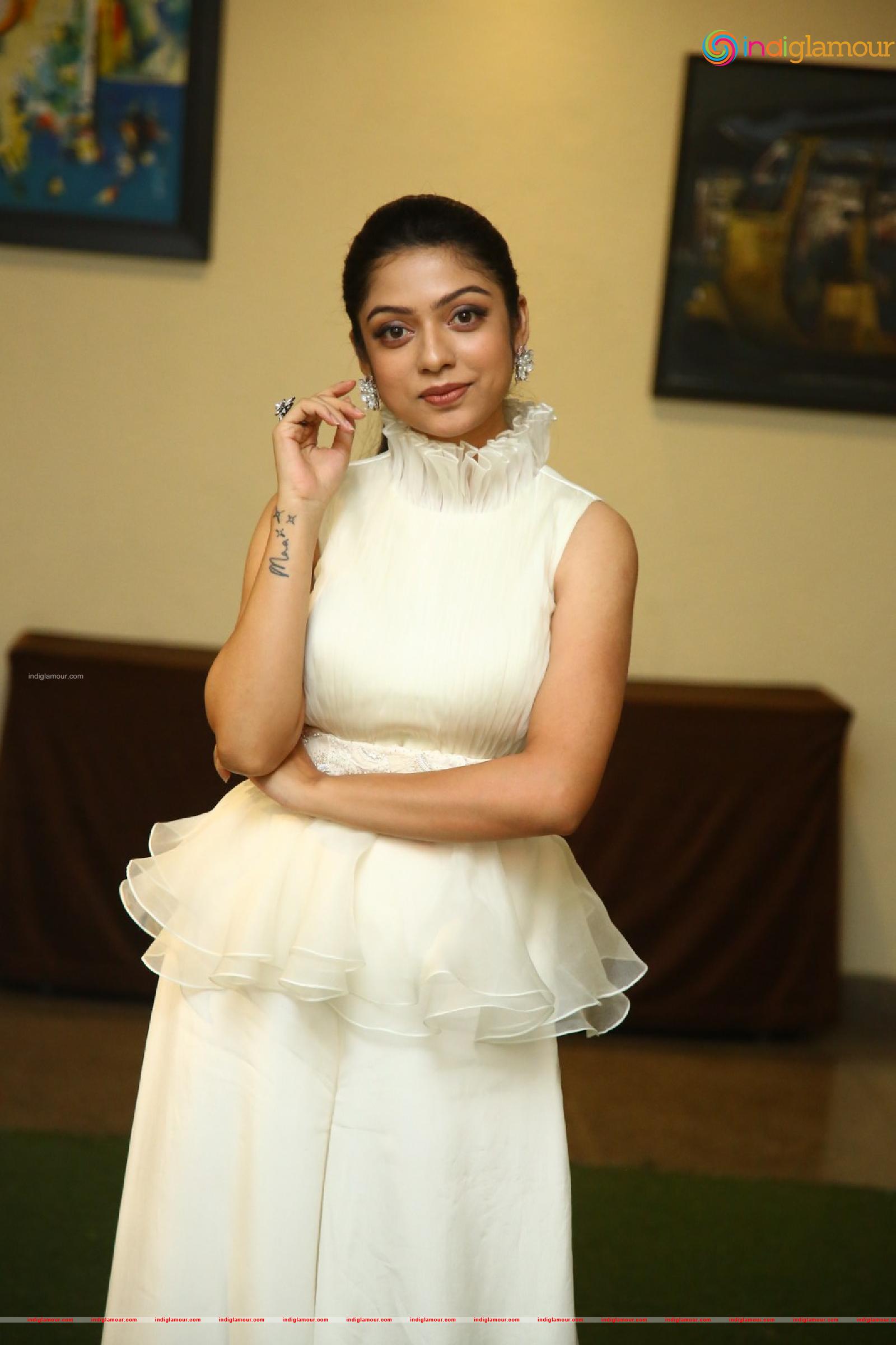 Varsha Bollamma Actress hd photo