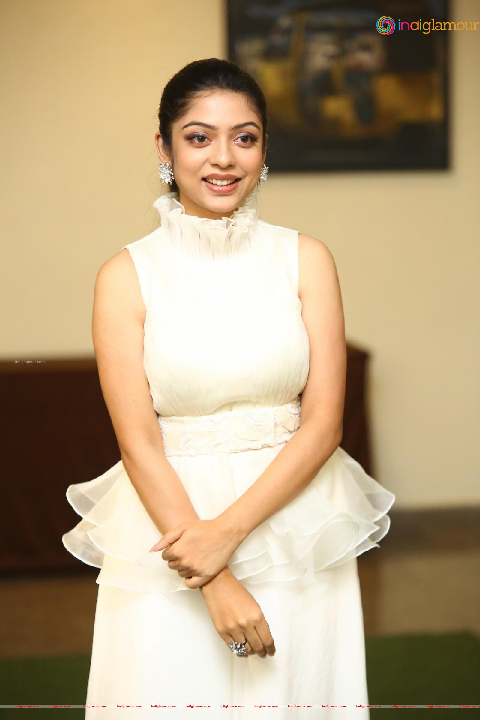 Varsha Bollamma Actress hd photo