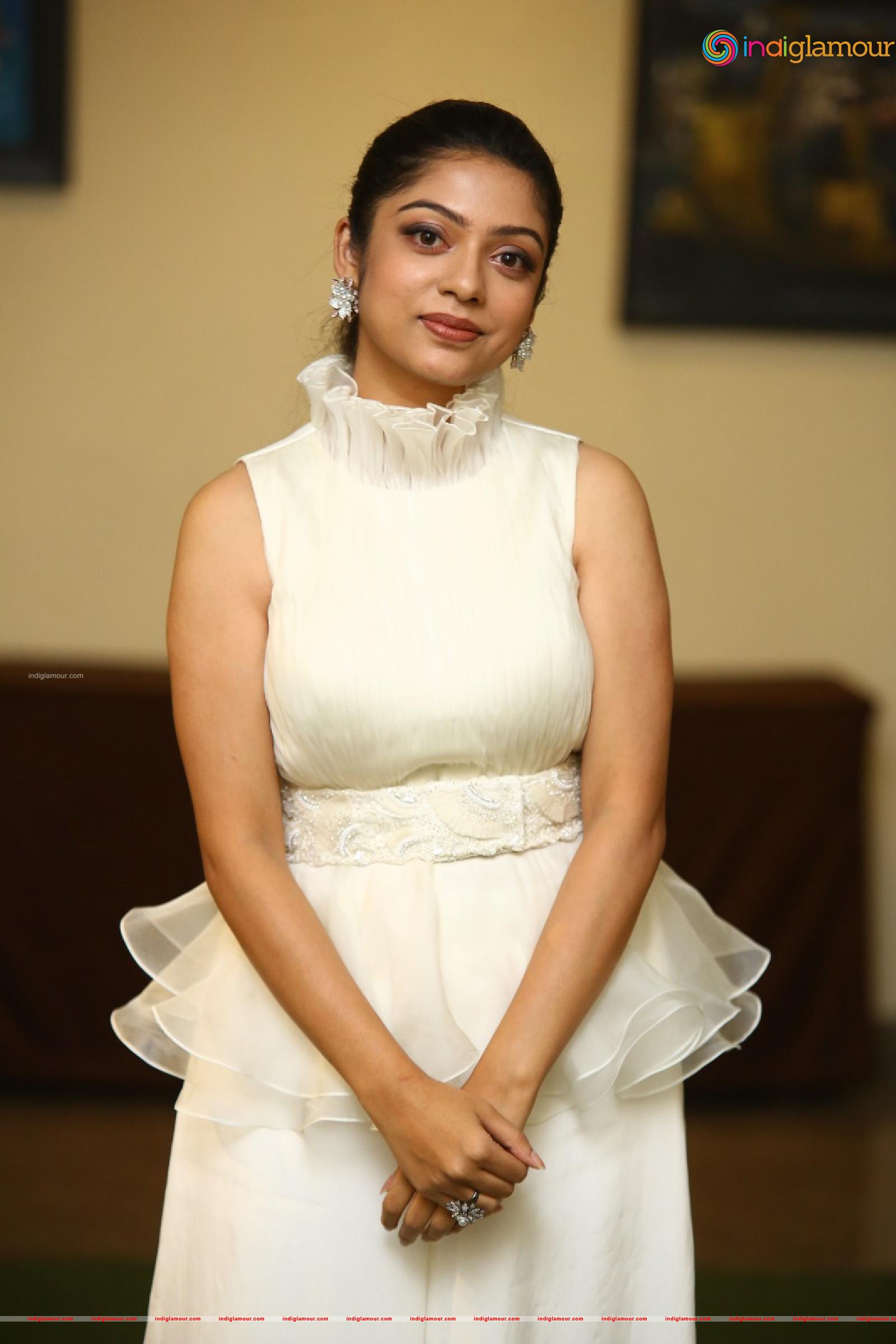 Varsha Bollamma Actress hd photo