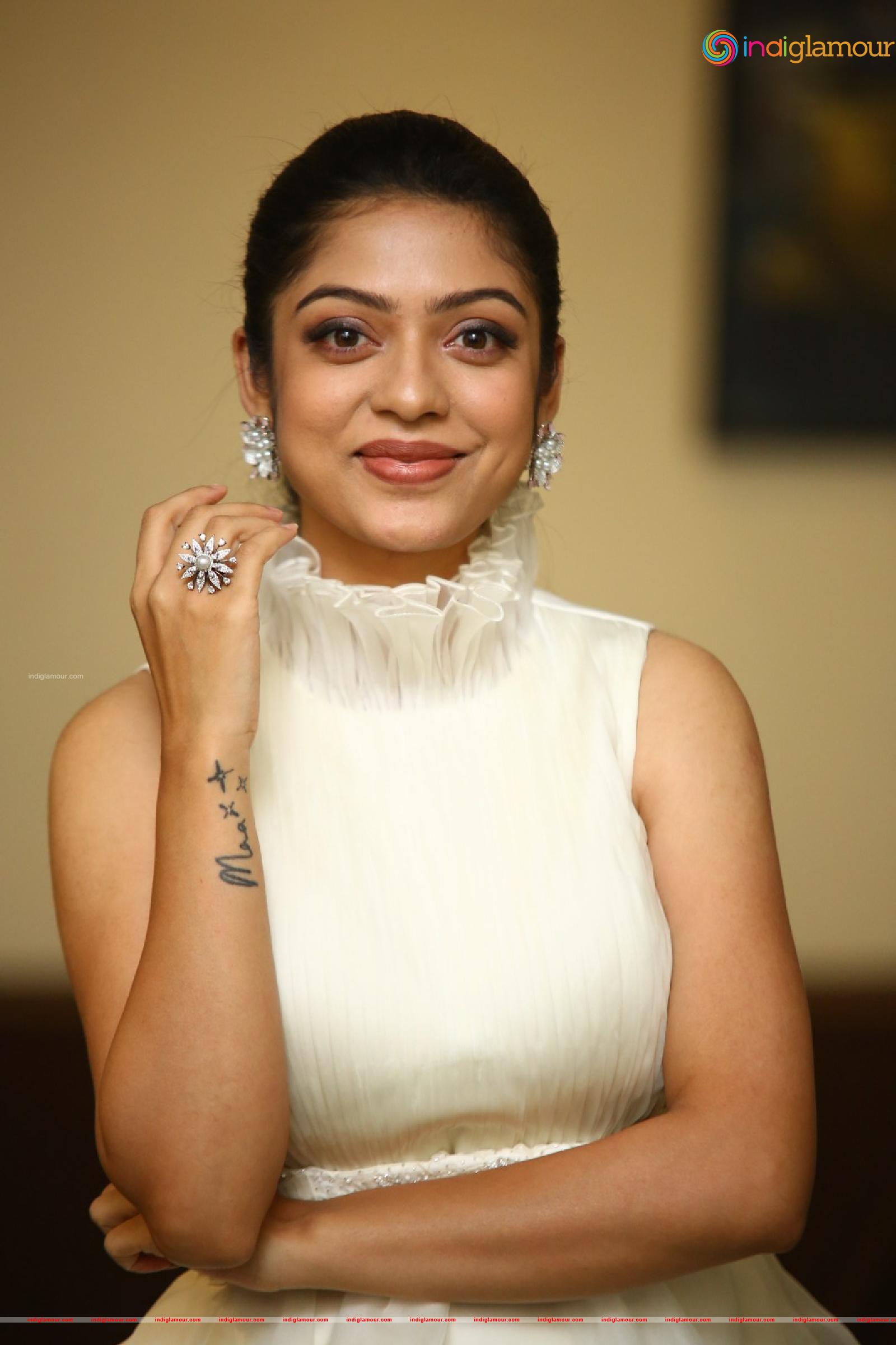 Varsha Bollamma Actress hd photo