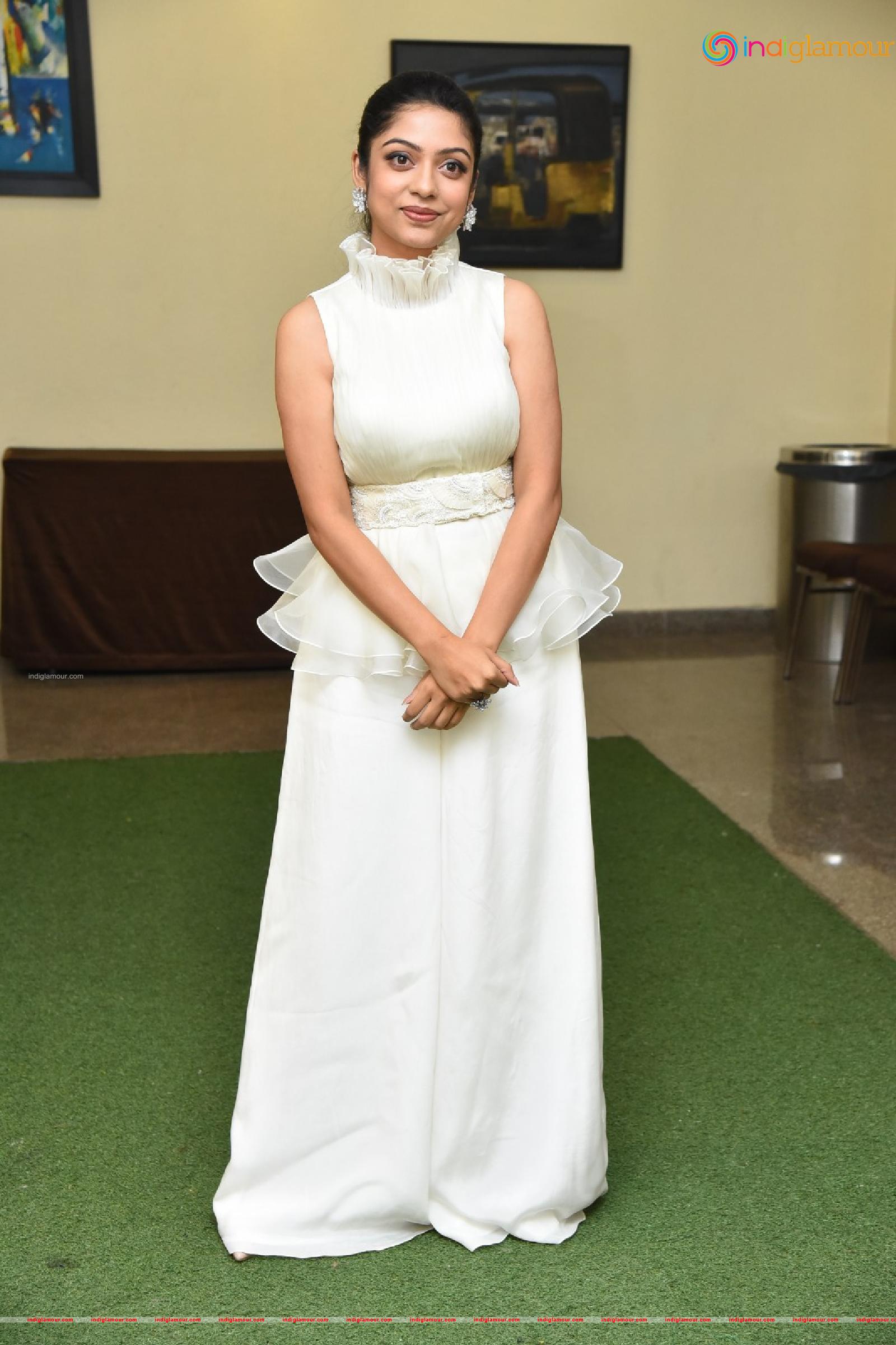 Varsha Bollamma Actress hd photo