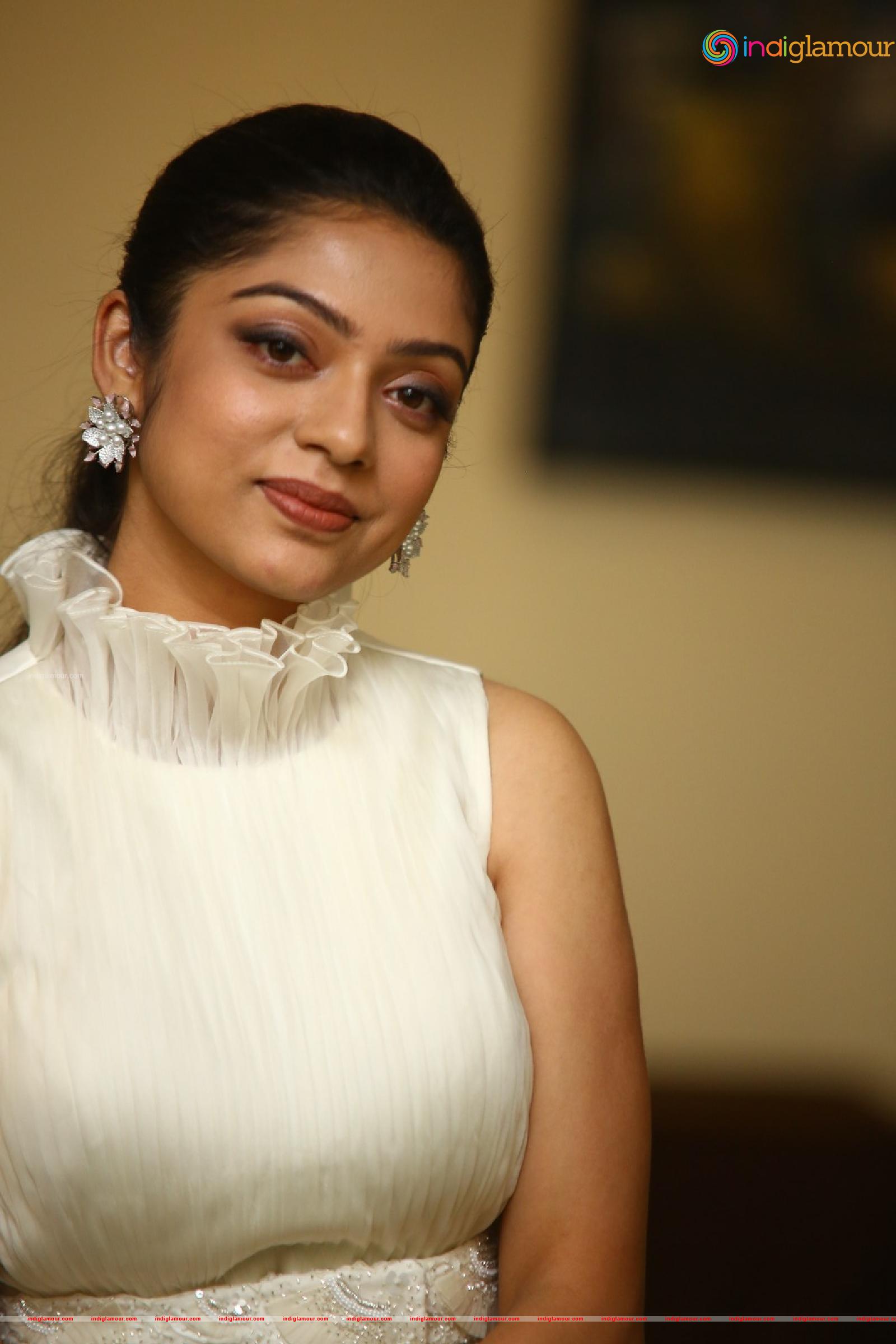 Varsha Bollamma Actress hd photo