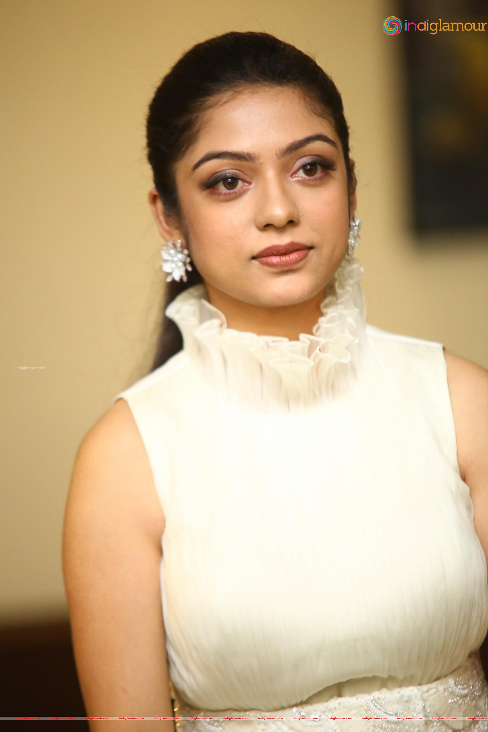 Varsha Bollamma Actress hd photo
