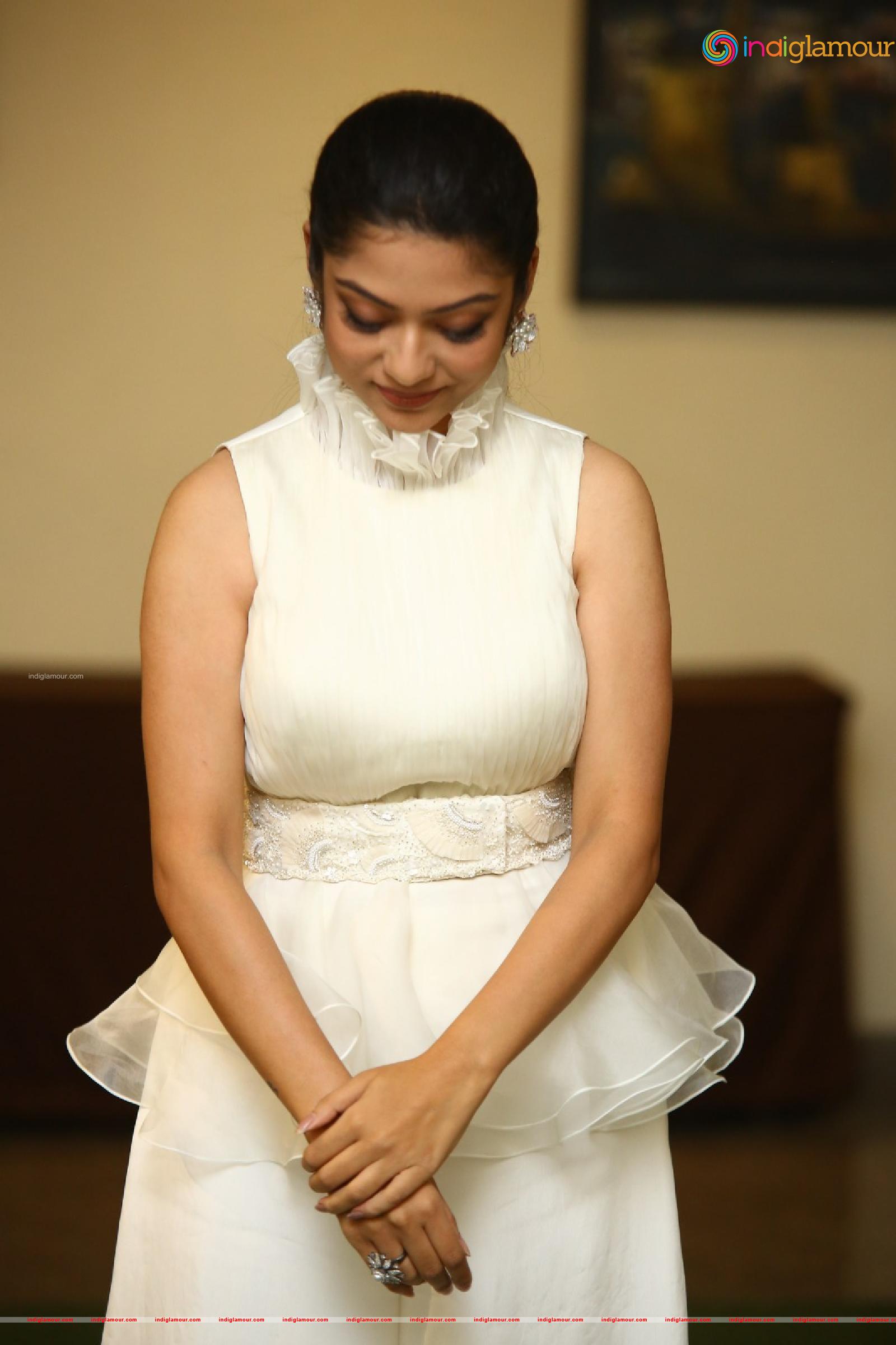 Varsha Bollamma Actress hd photo