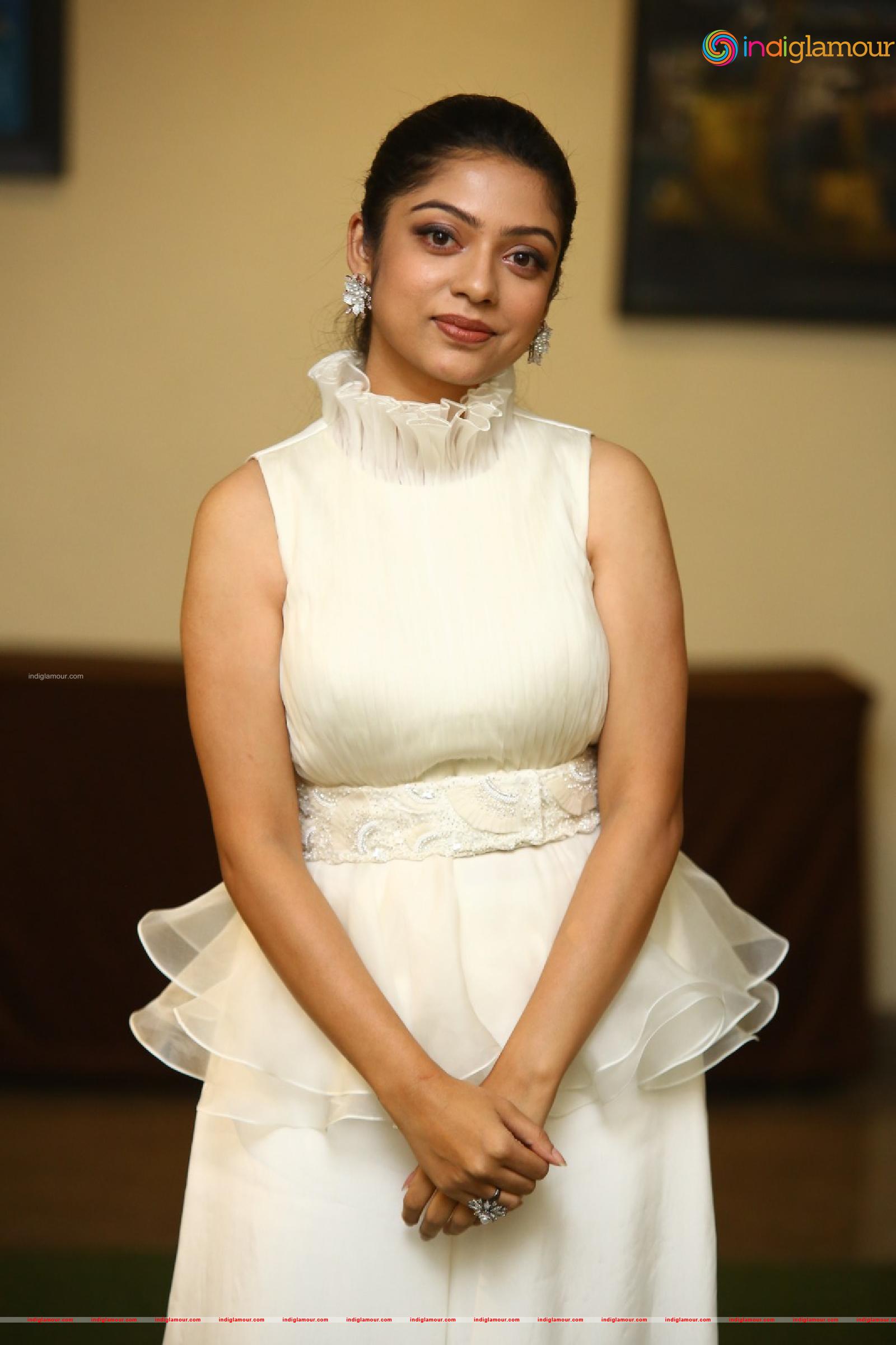 Varsha Bollamma Actress hd photo