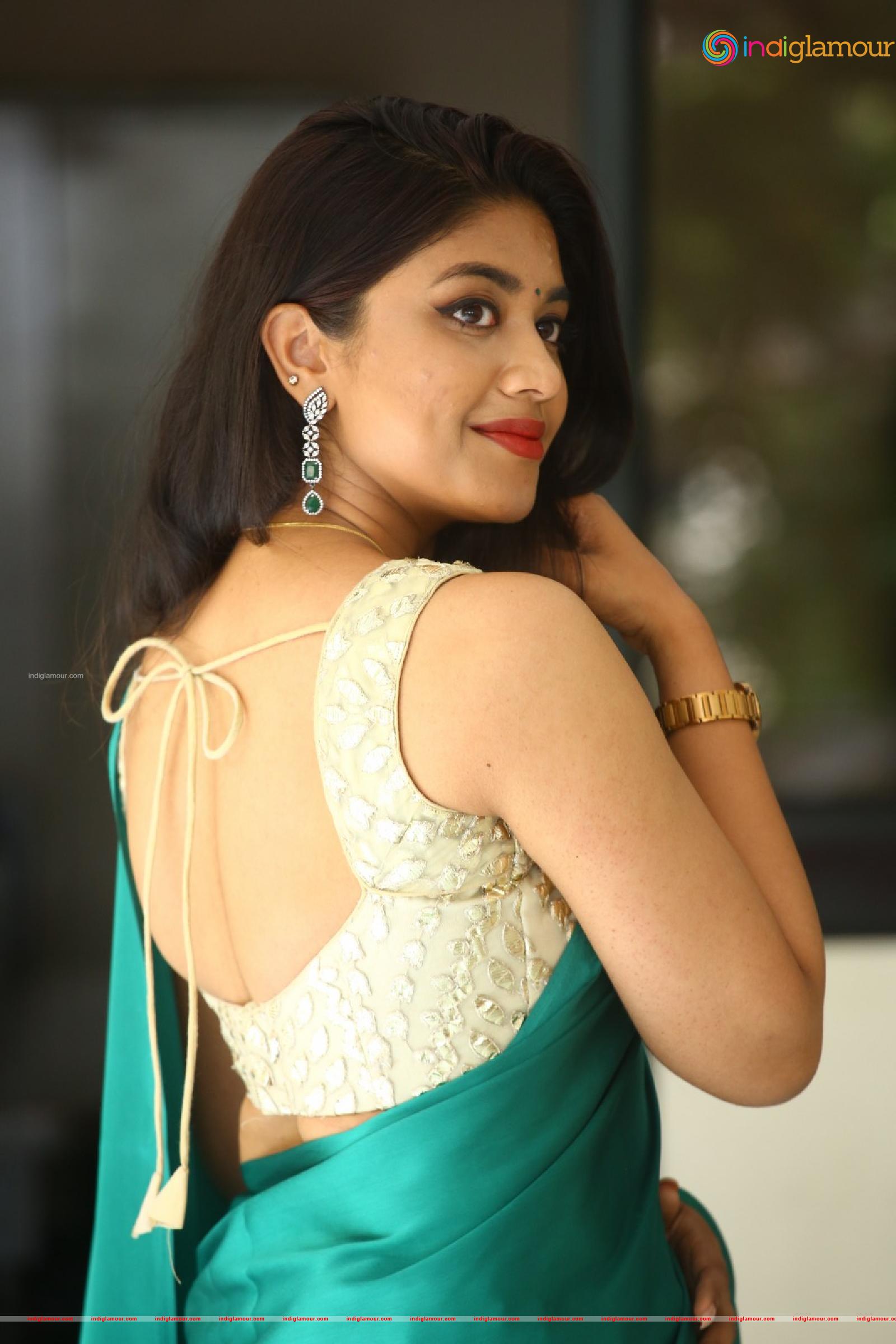 Malavika Actress hd photo