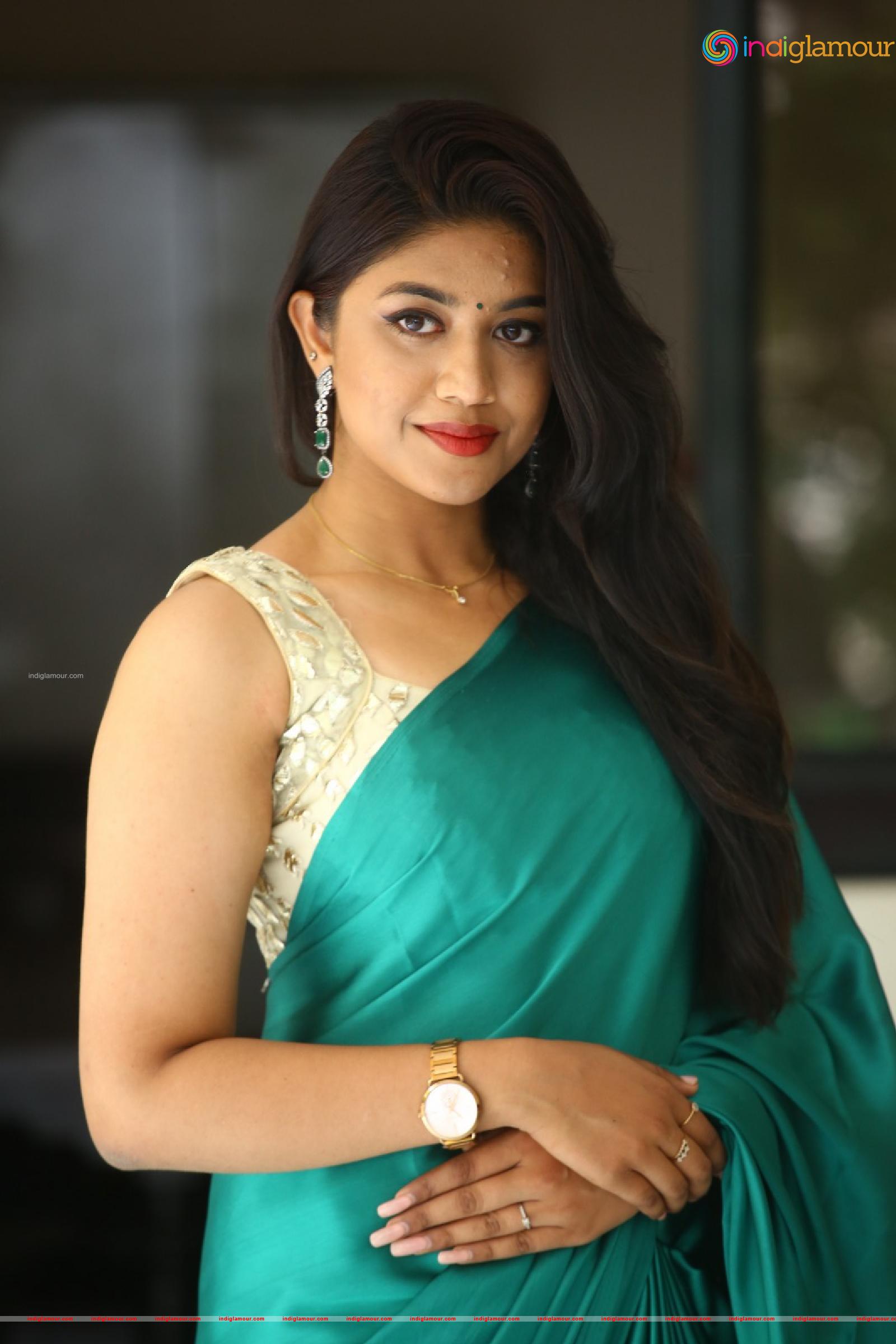 Malavika Actress hd photo