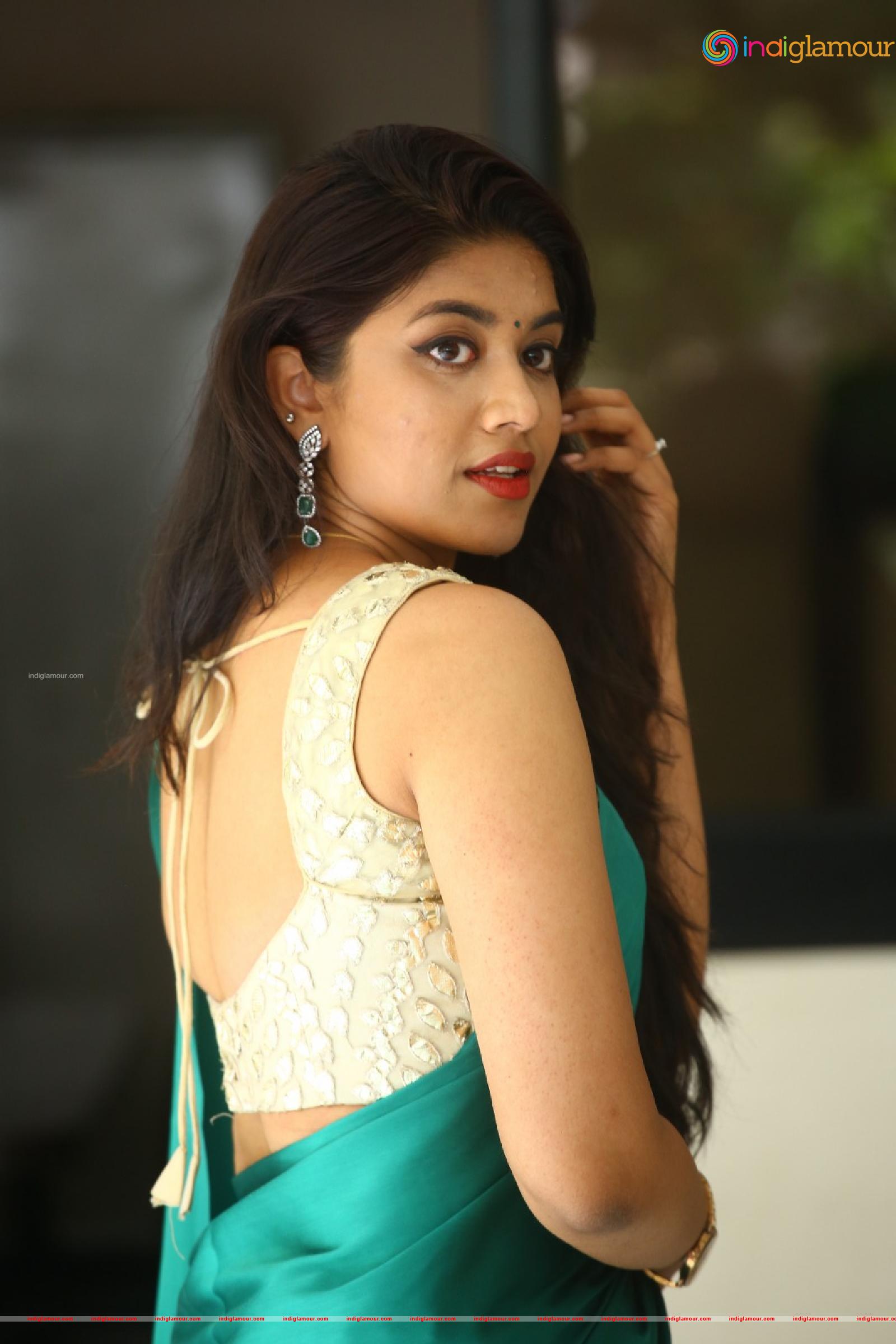 Malavika Actress hd photo