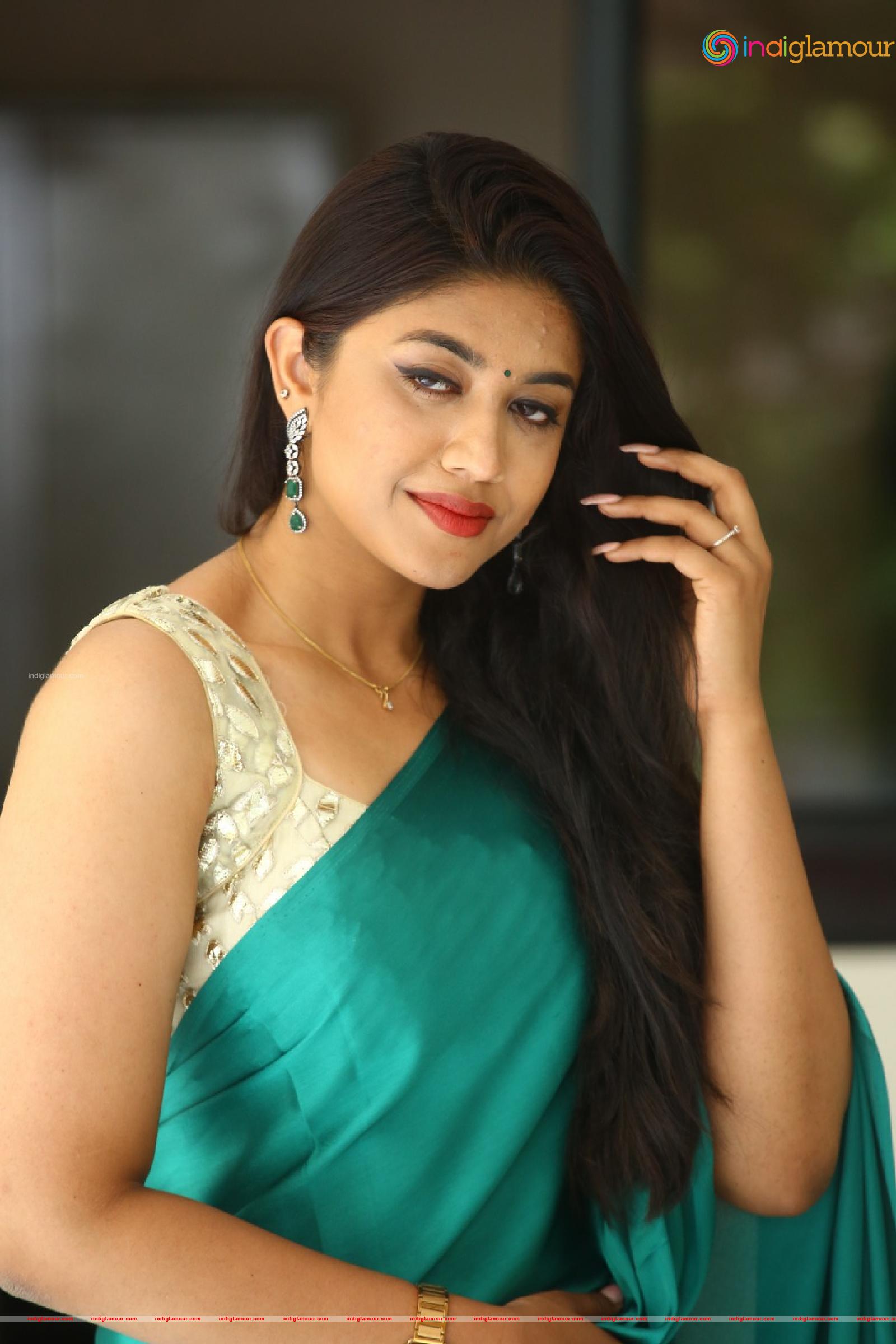 Malavika Actress hd photo