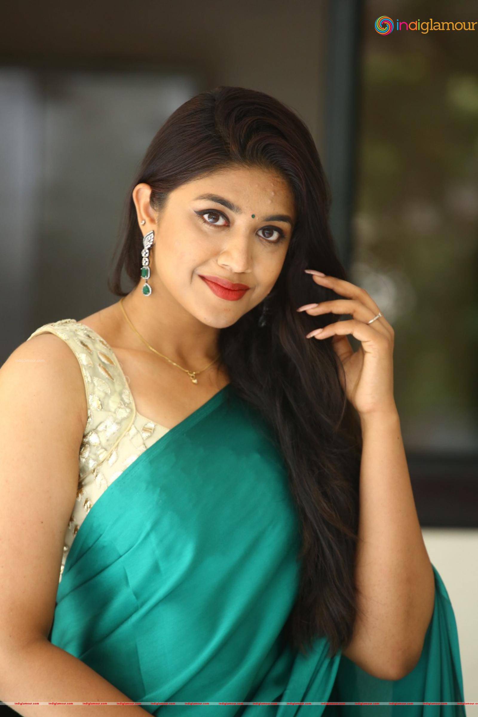 Malavika Actress hd photo