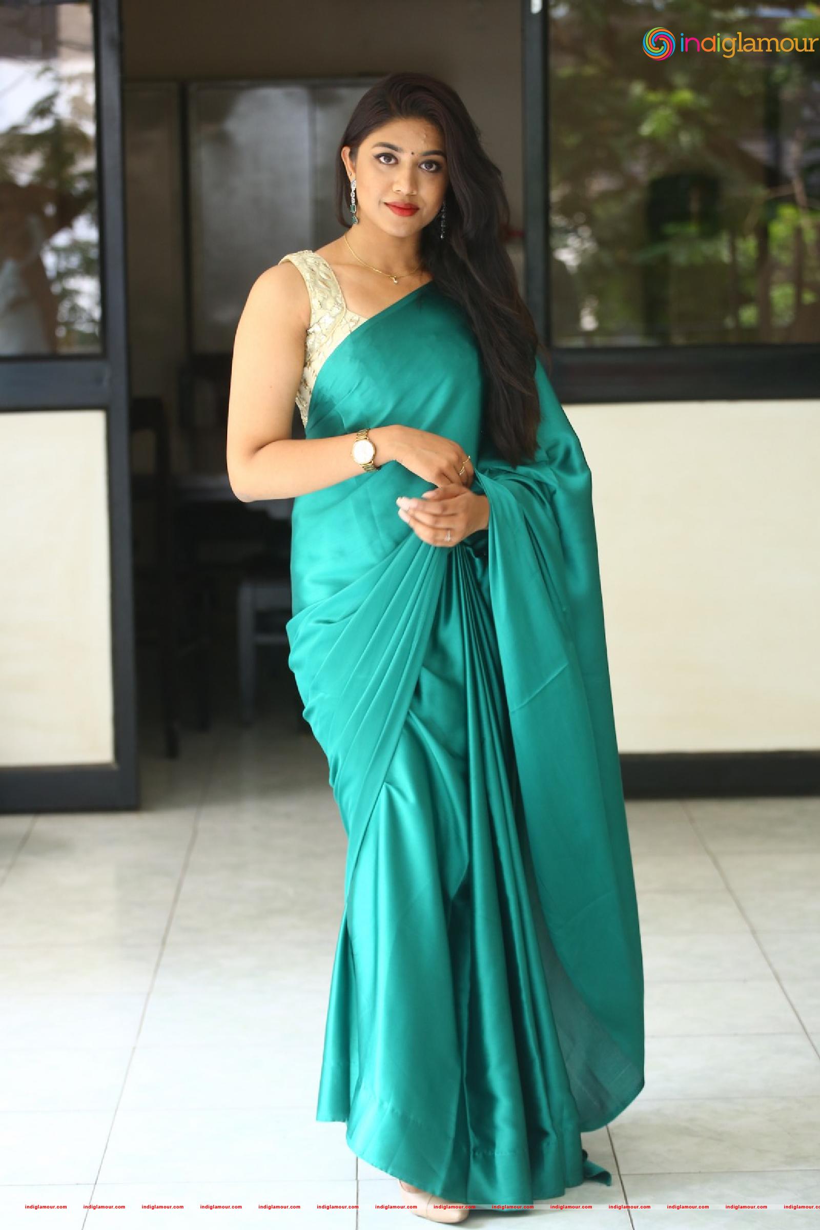 Malavika Actress hd photo
