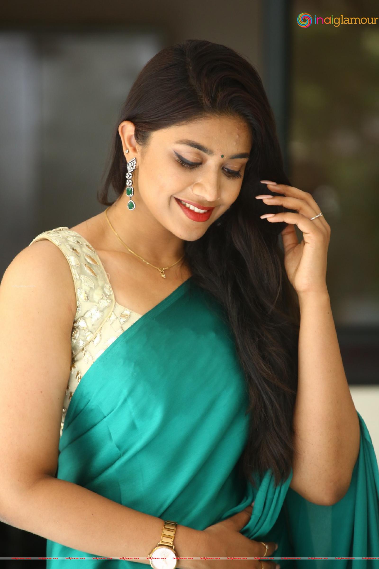 Malavika Actress hd photo