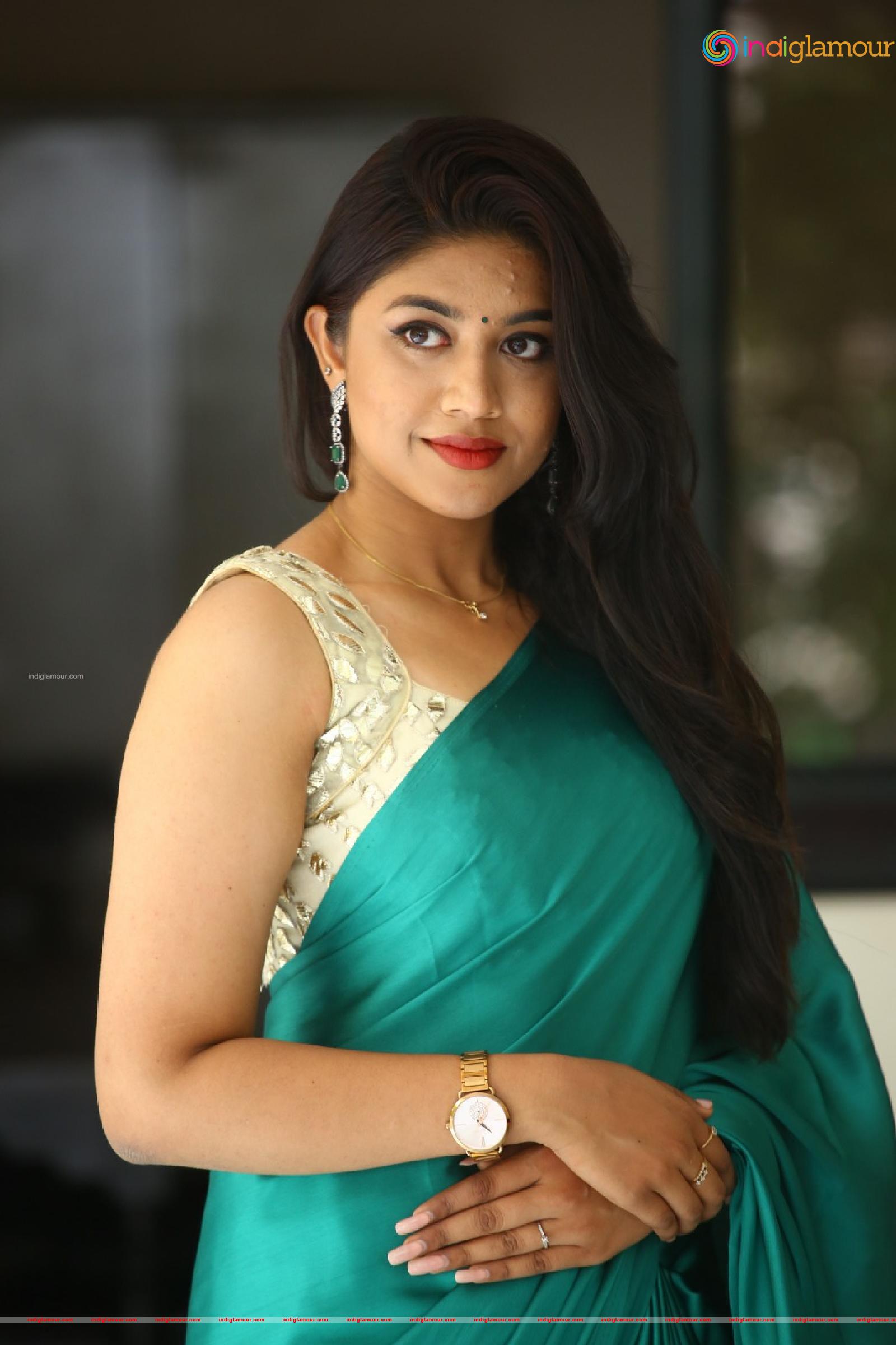 Malavika Actress hd photo