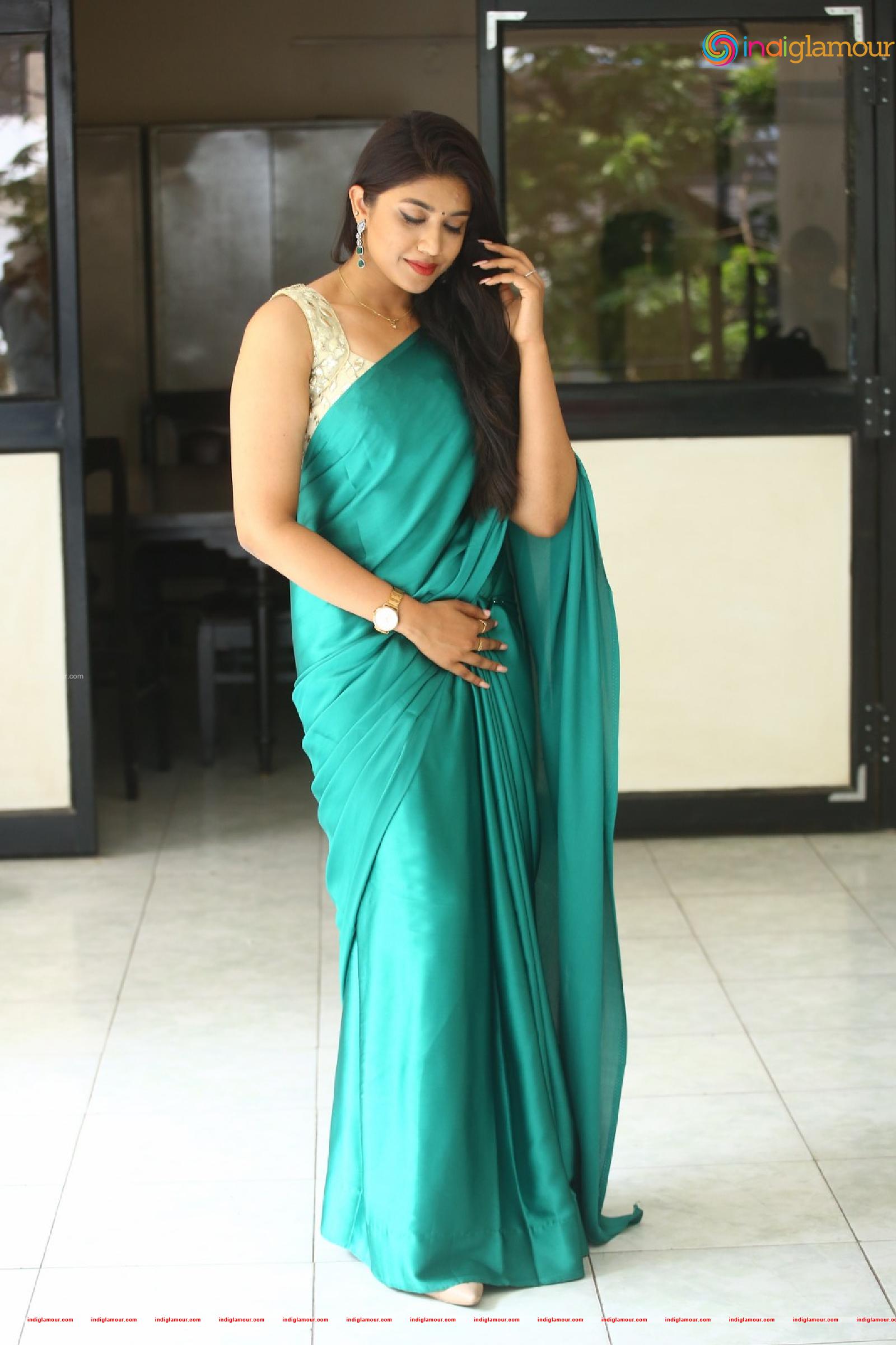 Malavika Actress hd photo