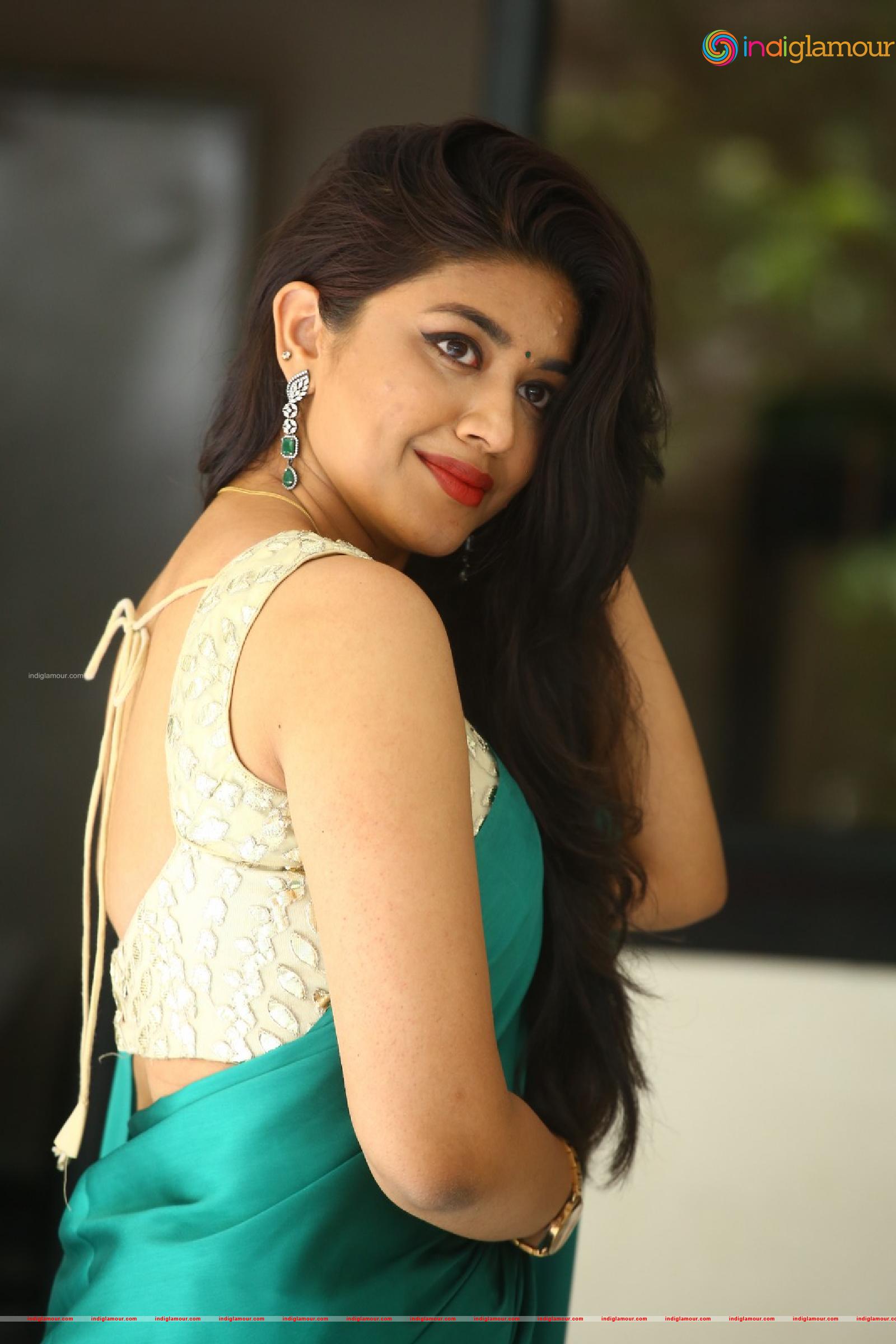Malavika Actress hd photo