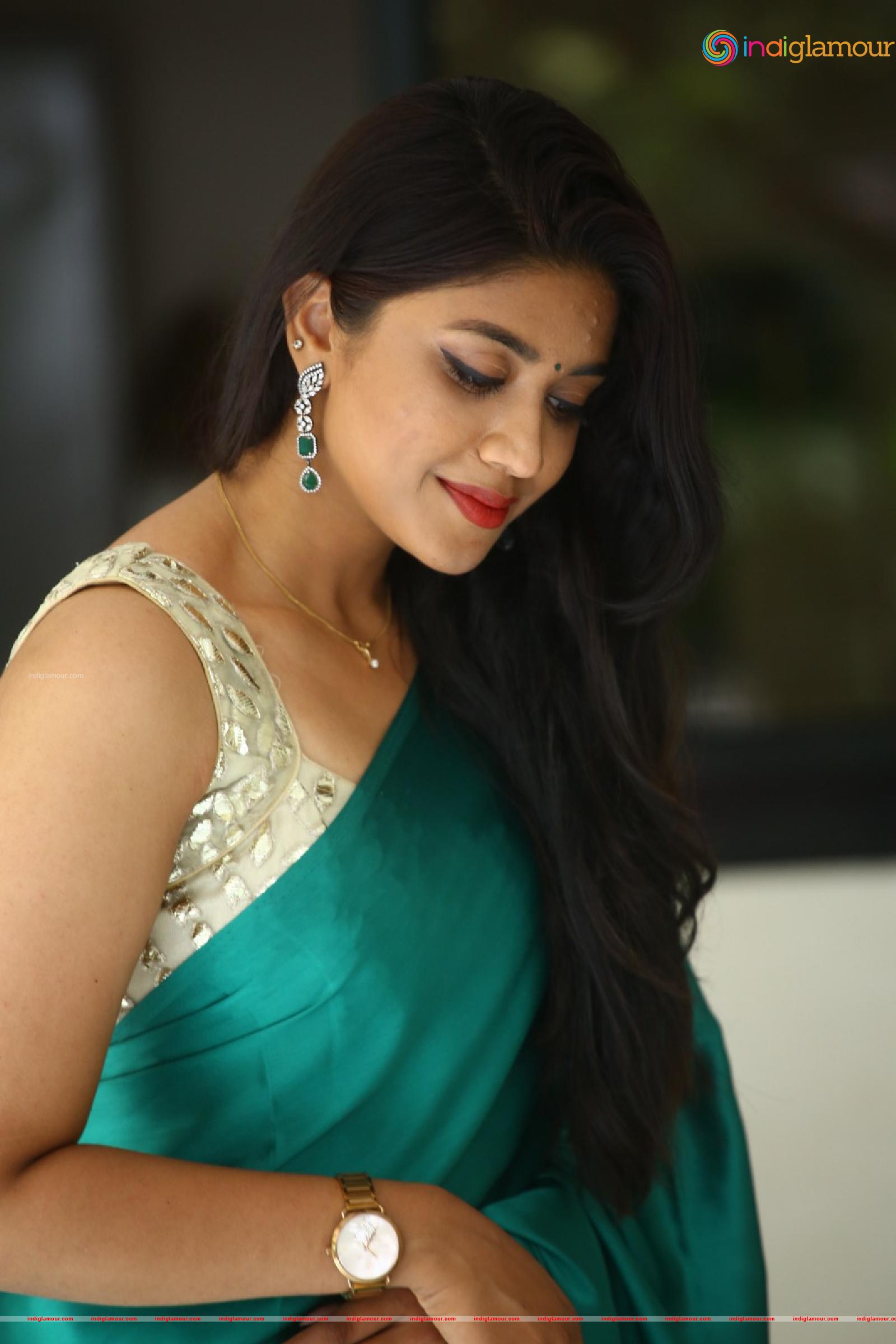 Malavika Actress hd photo
