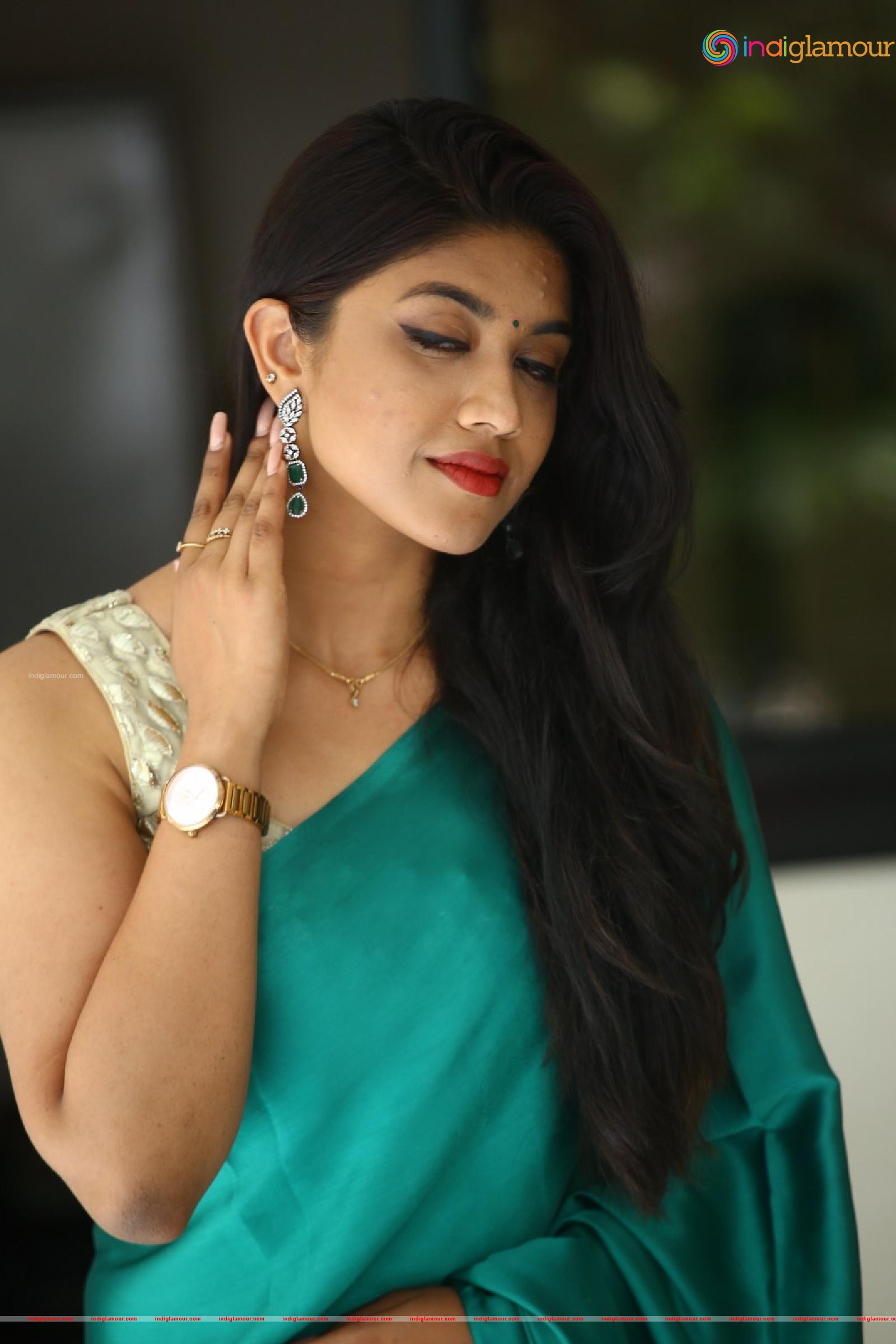 Malavika Actress hd photo