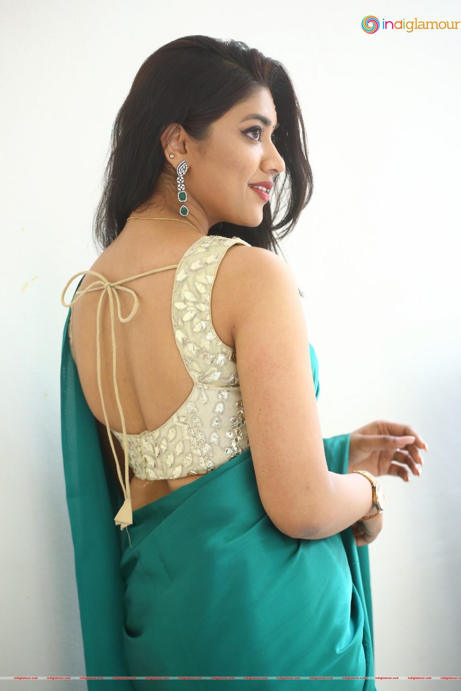 Malavika Actress hd photo